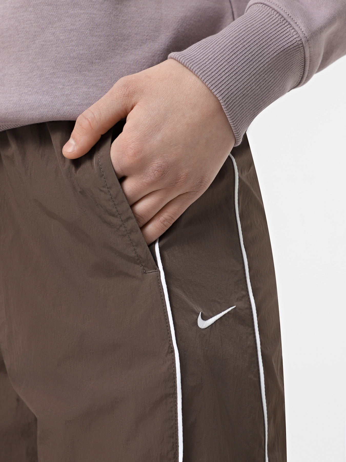 Брюки повседневные NIKE Windrunner High-Waistedven Open-Hem модель FV7655-004 Фото