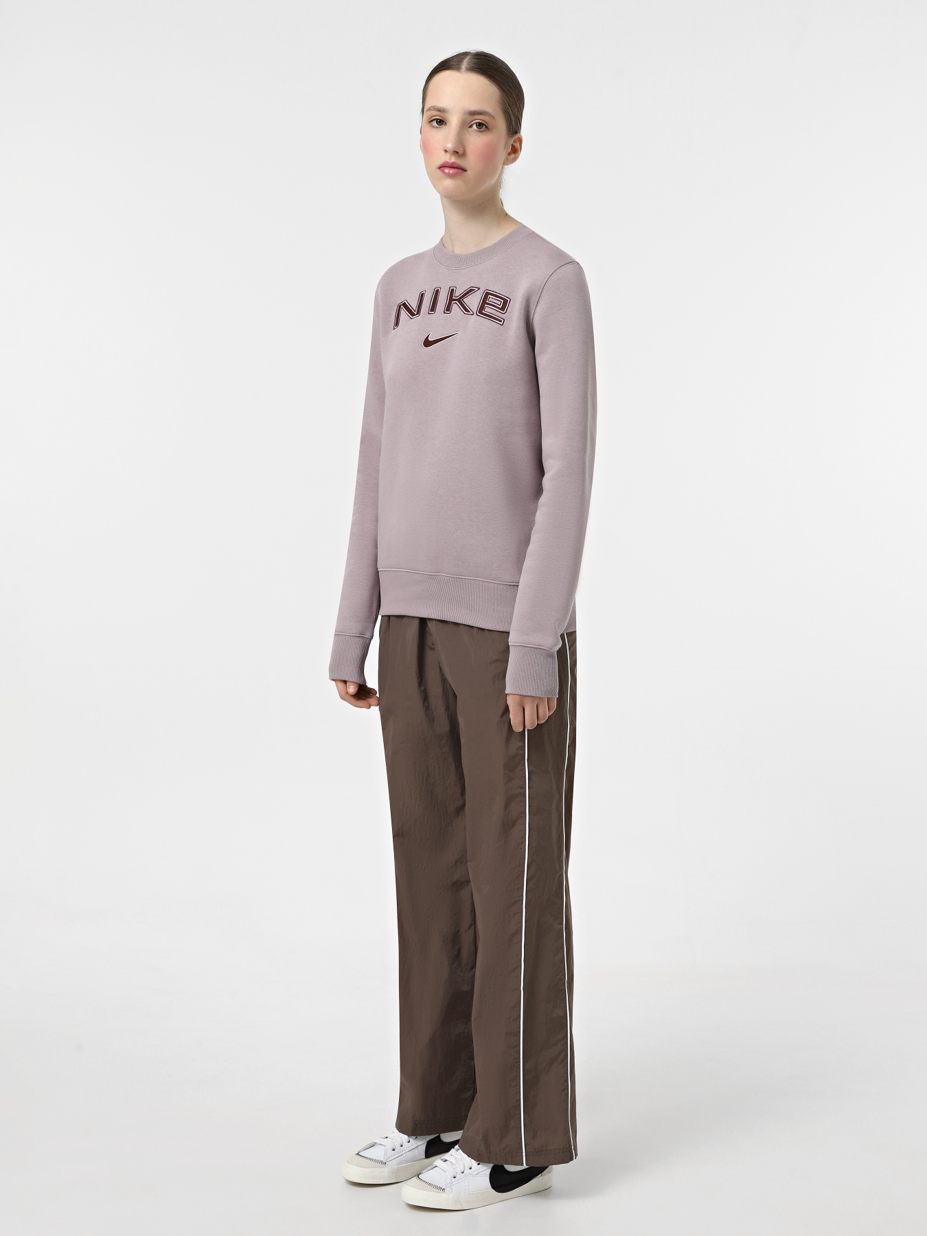 Повседневные штаны NIKE WINDRUNNER HIGH-WAISTEDVEN OPE модель FV7655-004 Фото