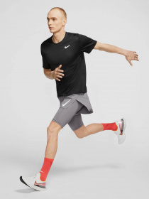 Спортивная футболка NIKE Breathe Top модель CJ5332-010 Спортивная футболка NIKE Breathe Top модель CJ5332-010 Фото