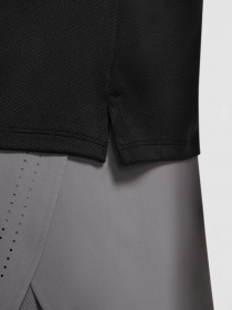 Спортивная футболка NIKE Breathe Top модель CJ5332-010 Спортивная футболка NIKE Breathe Top модель CJ5332-010 Фото