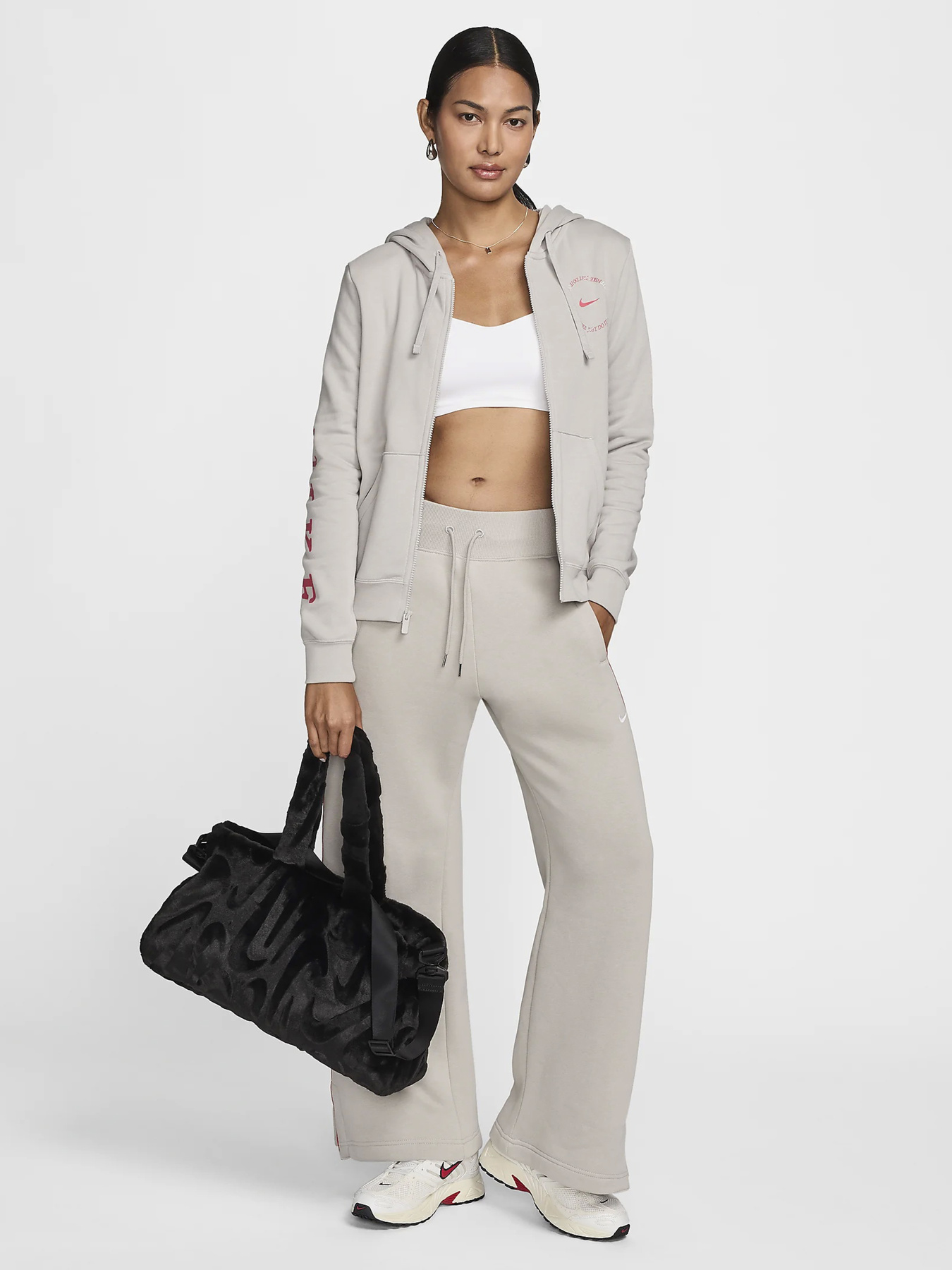 Сумка NIKE SPORTSWEAR FAUX FUR модель FZ1323-010 Сумка NIKE SPORTSWEAR FAUX FUR модель FZ1323-010 Фото