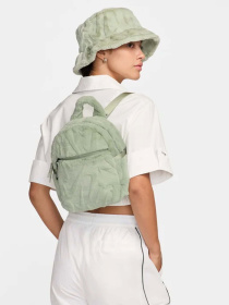 Повсякденний рюкзак NIKE SPORTSWEAR FUTURA 6L модель FZ1328-370 Повсякденний рюкзак NIKE SPORTSWEAR FUTURA 6L модель FZ1328-370 Фото