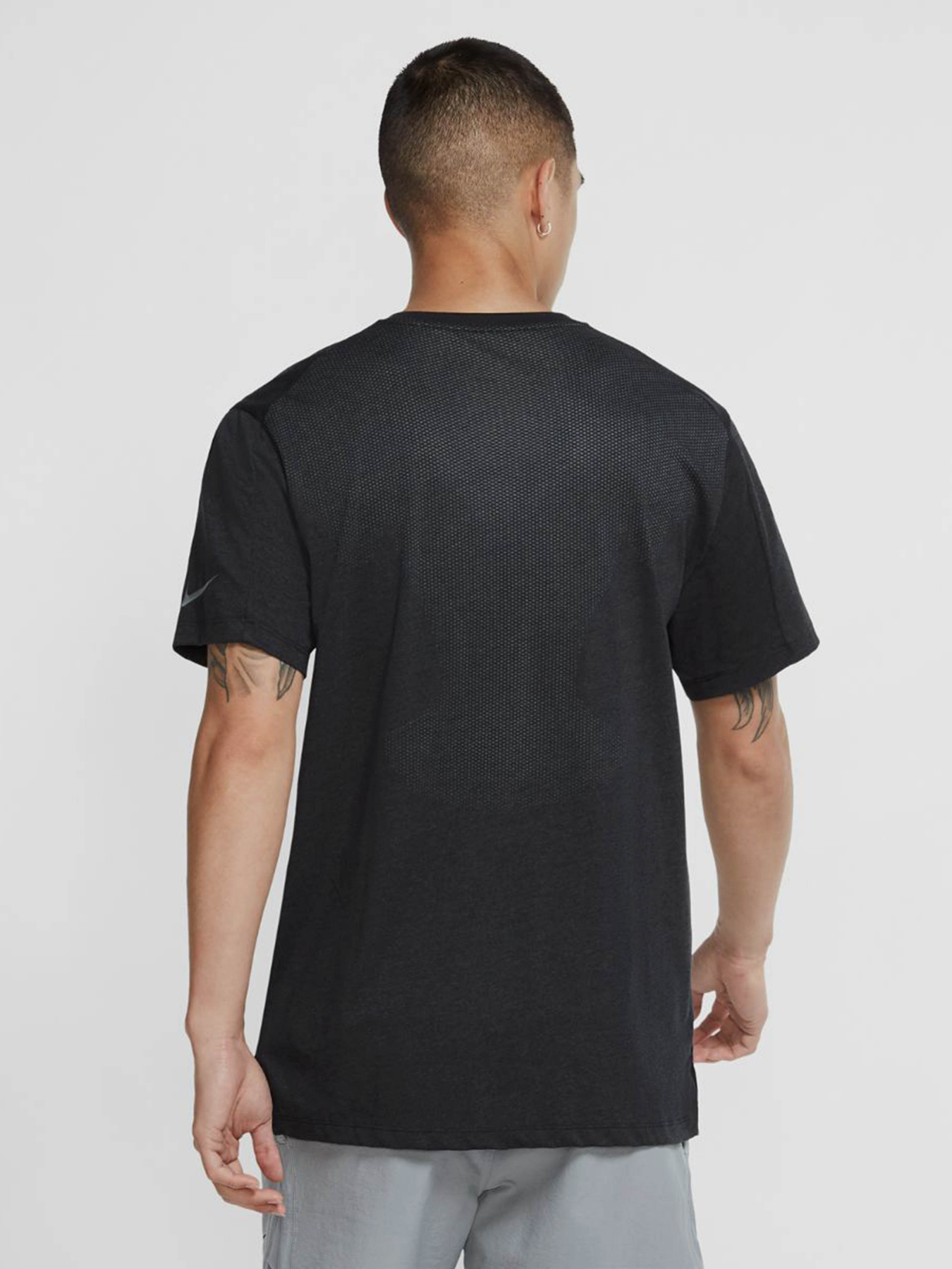 Футболки и поло NIKE Pro модель CU4975-010 Фото