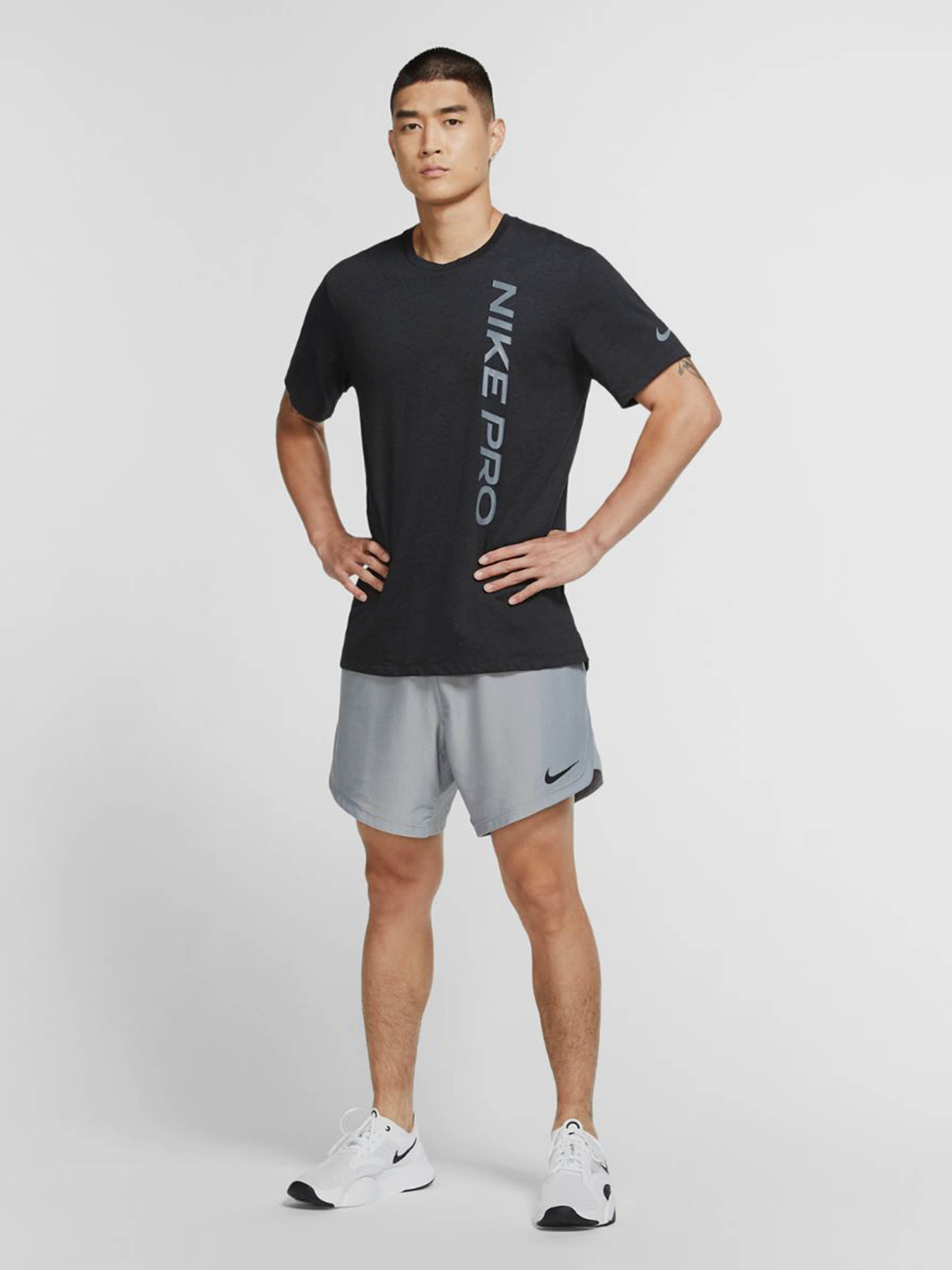 Футболки и поло NIKE Pro модель CU4975-010 Футболки и поло NIKE Pro модель CU4975-010 Фото