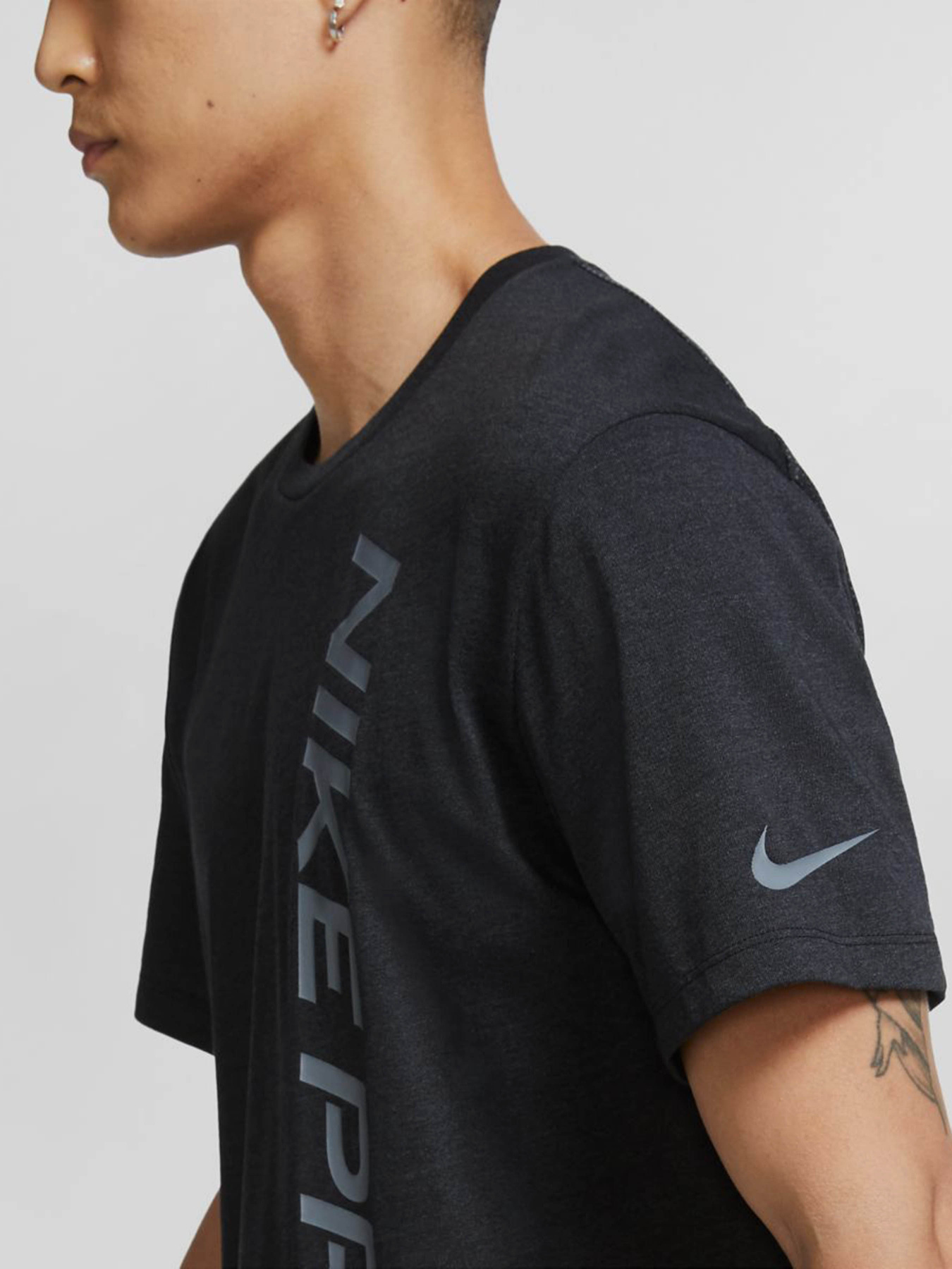 Футболки и поло NIKE Pro модель CU4975-010 Футболки и поло NIKE Pro модель CU4975-010 Фото