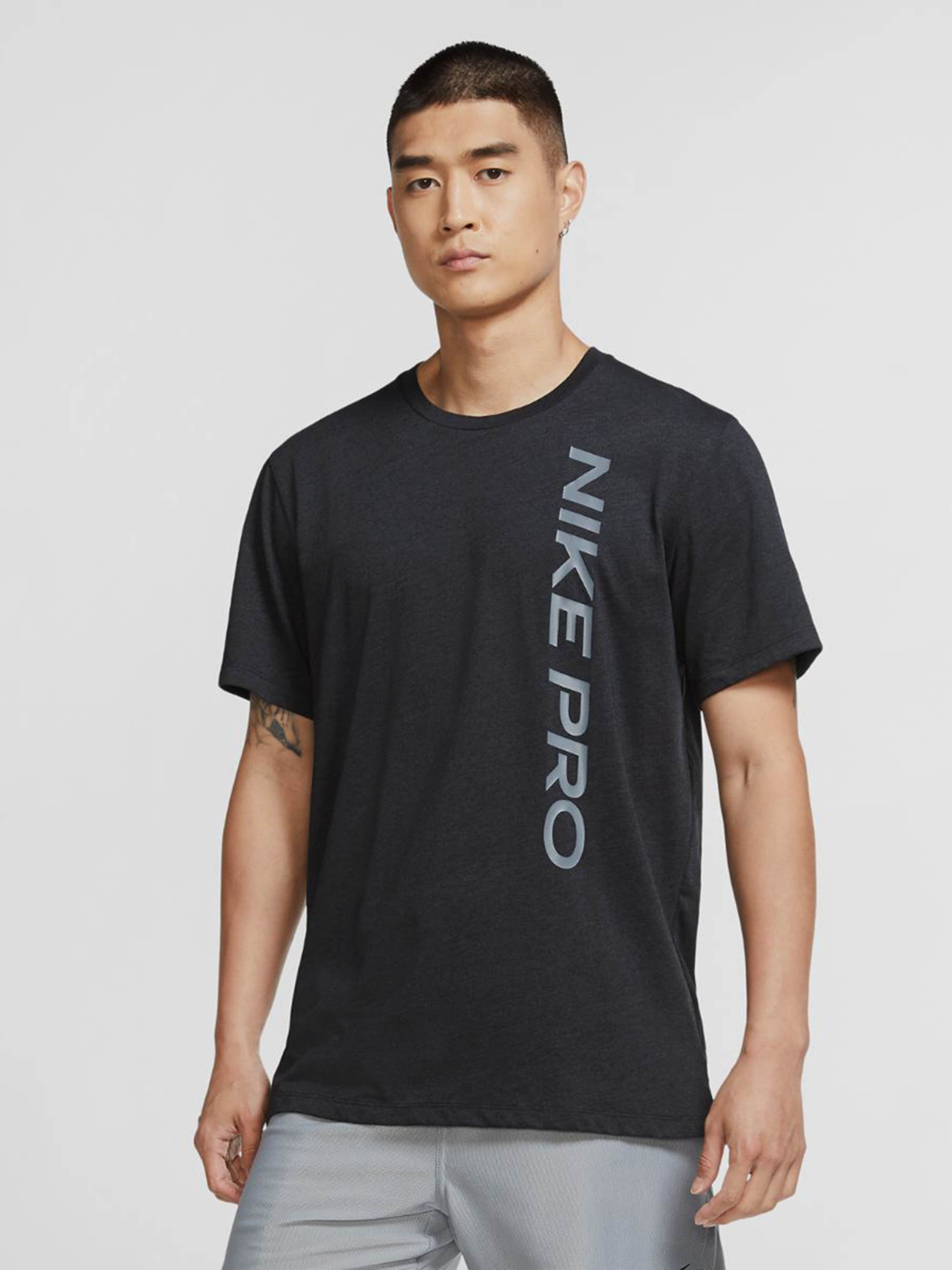 Футболки и поло NIKE Pro модель CU4975-010 Футболки и поло NIKE Pro модель CU4975-010 Фото