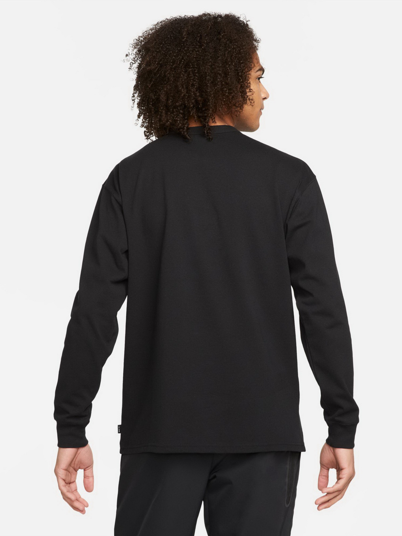 Лонгслів NIKE Sportswear Premium Essentials модель DO7390-010 Фото