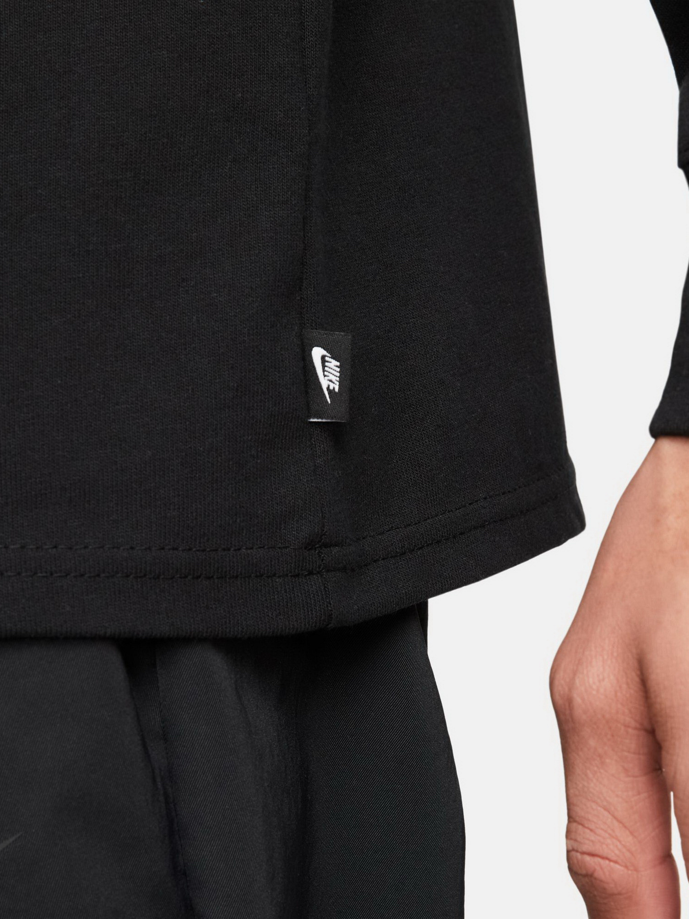 Лонгслів NIKE Sportswear Premium Essentials модель DO7390-010 Фото