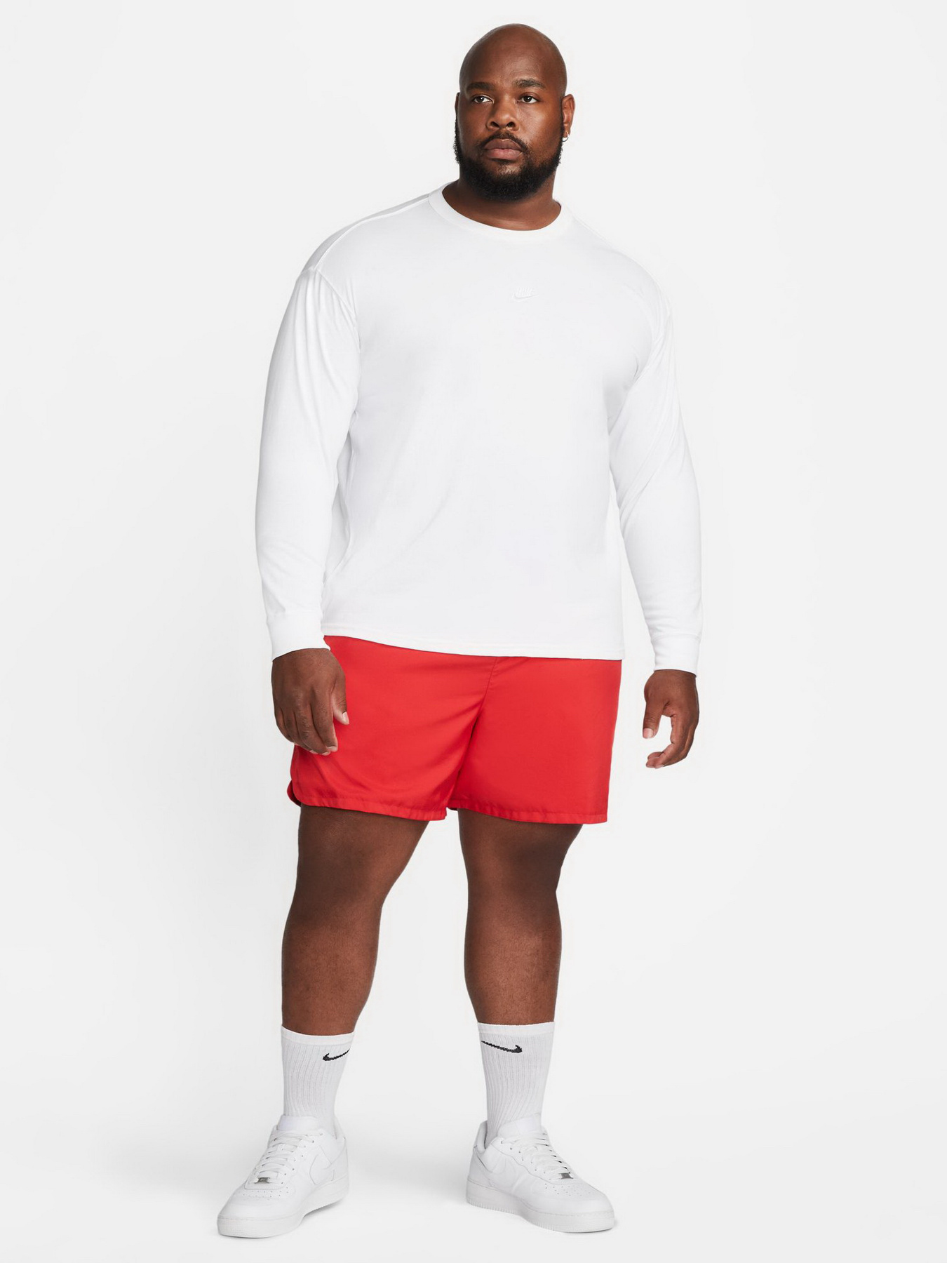 Лонгслів NIKE Sportswear Premium Essentials модель DO7390-100 Фото