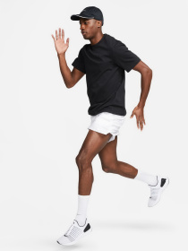 Спортивная футболка NIKE PRIMARY DRI-FIT модель DV9831-010 Фото