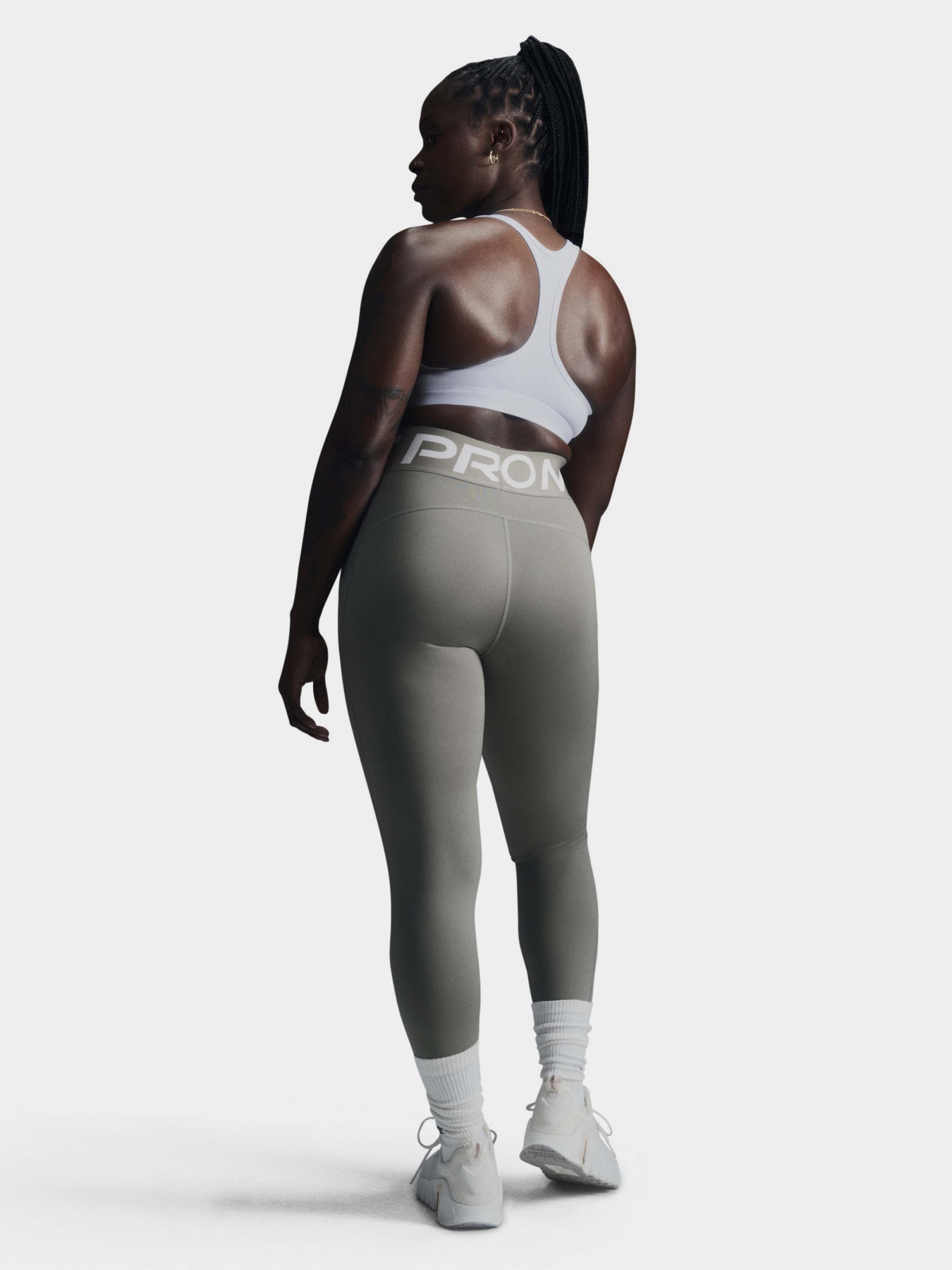 Топ спортивный NIKE Swoosh Light Support Non-Padded Sports модель DX6817-100 Фото