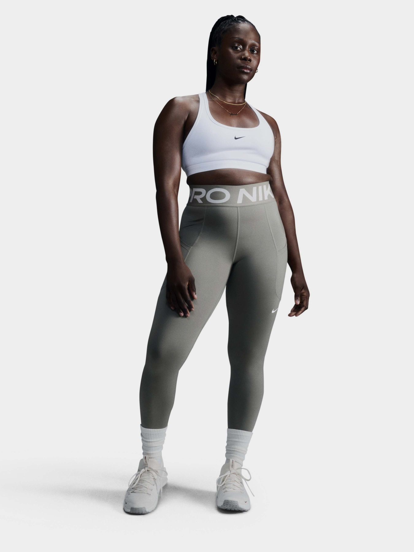 Топ спортивный NIKE Swoosh Light Support Non-Padded Sports модель DX6817-100 Фото