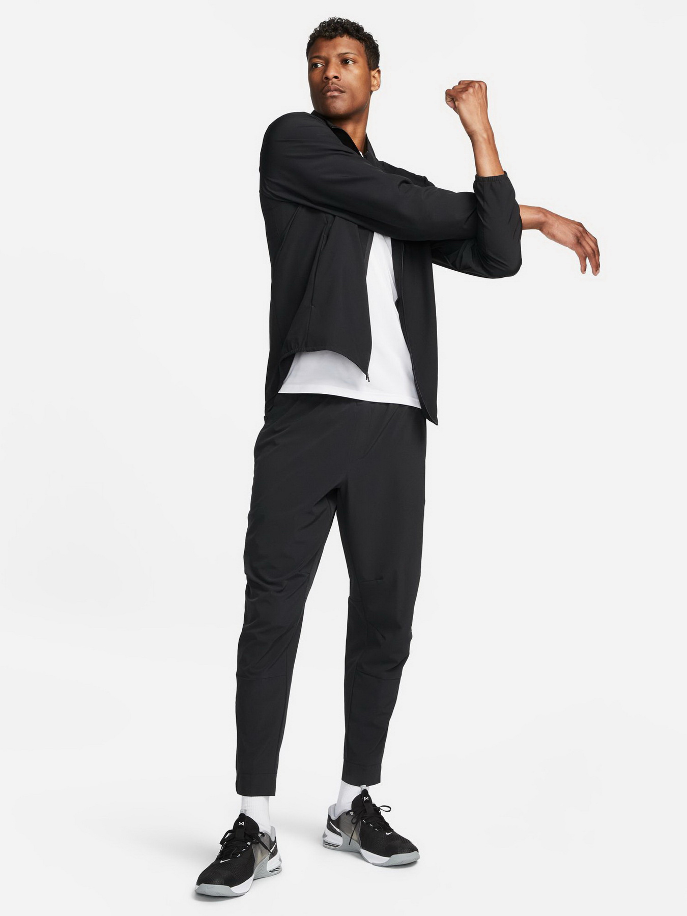 Штаны спортивные NIKE Dri-Fit Unlimited Pant Tapered модель FB7548-010 Фото