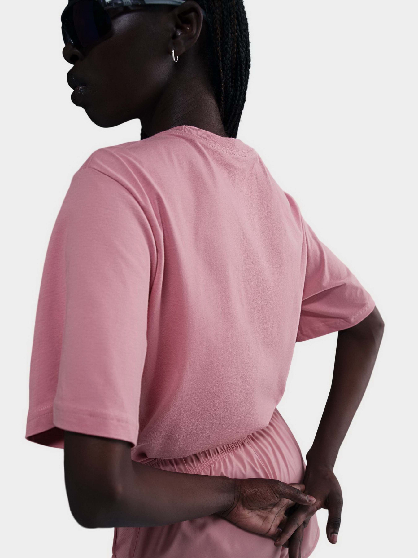 Футболка NIKE Sportswear Essential модель FD4149-699 Фото