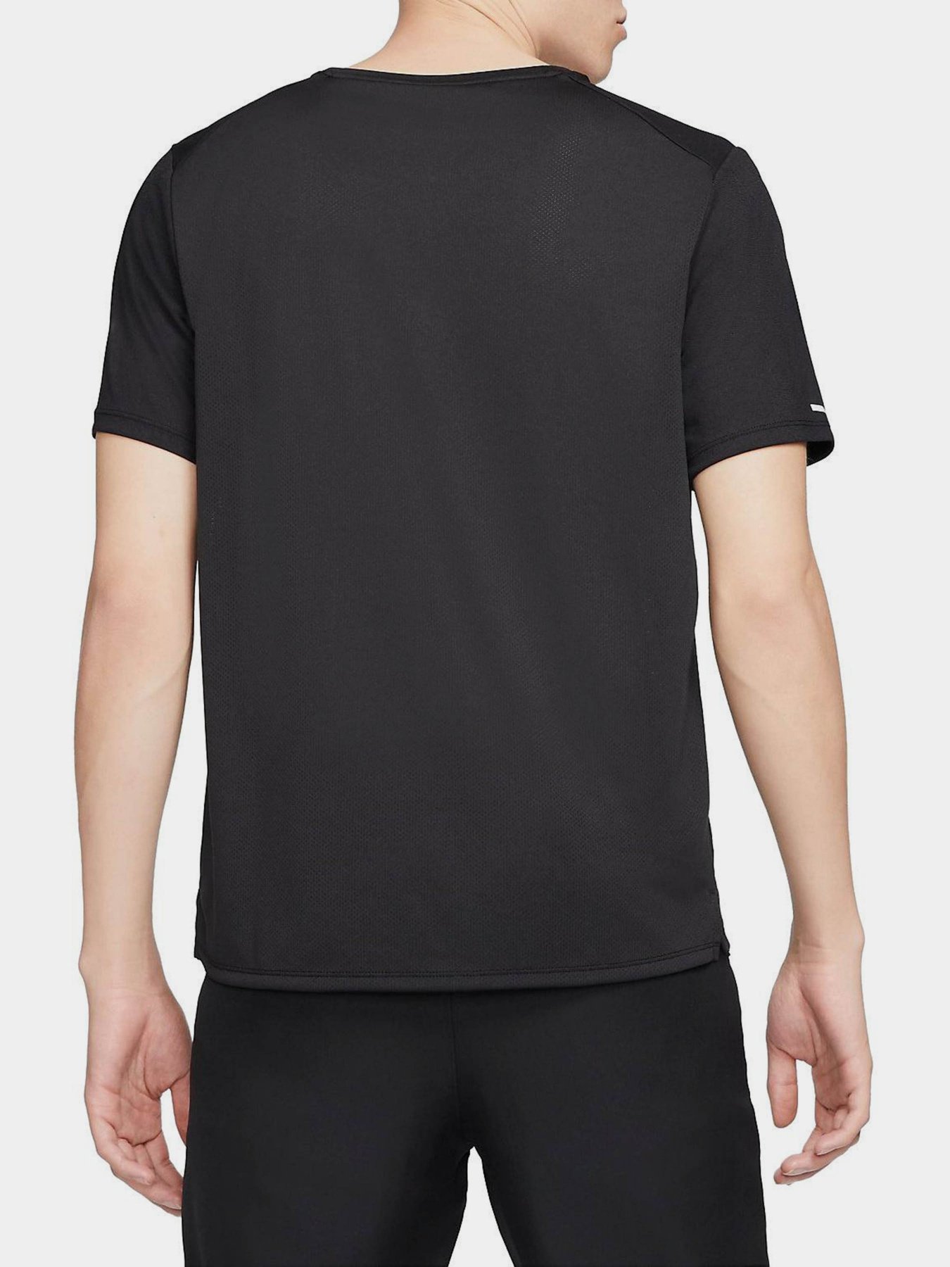 Спортивная футболка NIKE Dri-FIT Miler Run Division модель DA0444-010 Спортивная футболка NIKE Dri-FIT Miler Run Division модель DA0444-010 Фото