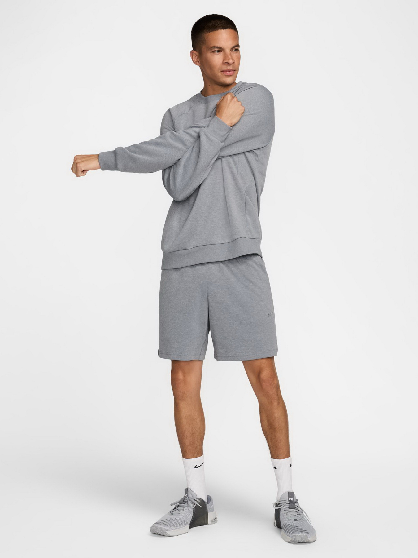 Шорти NIKE Dri-Fit Primary 7in модель FZ0961-065 Фото