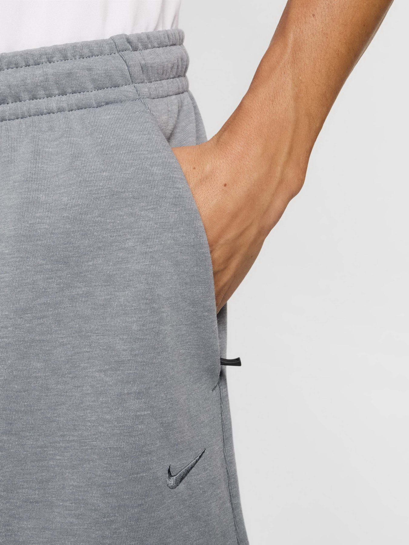 Повсякденні шорти NIKE DRI-FIT PRIMARY 7IN модель FZ0961-065 Фото