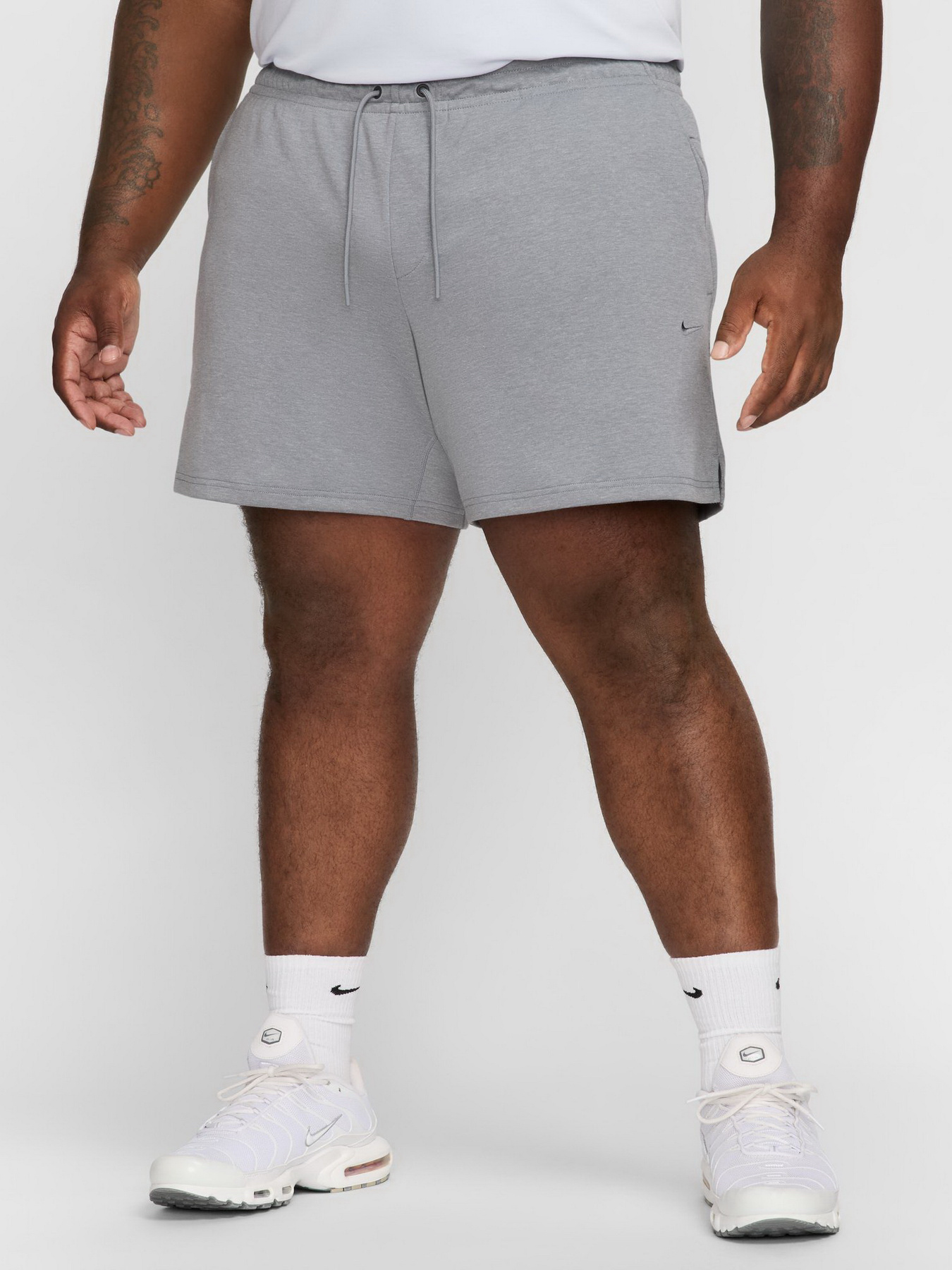 Повсякденні шорти NIKE DRI-FIT PRIMARY 7IN модель FZ0961-065 Фото