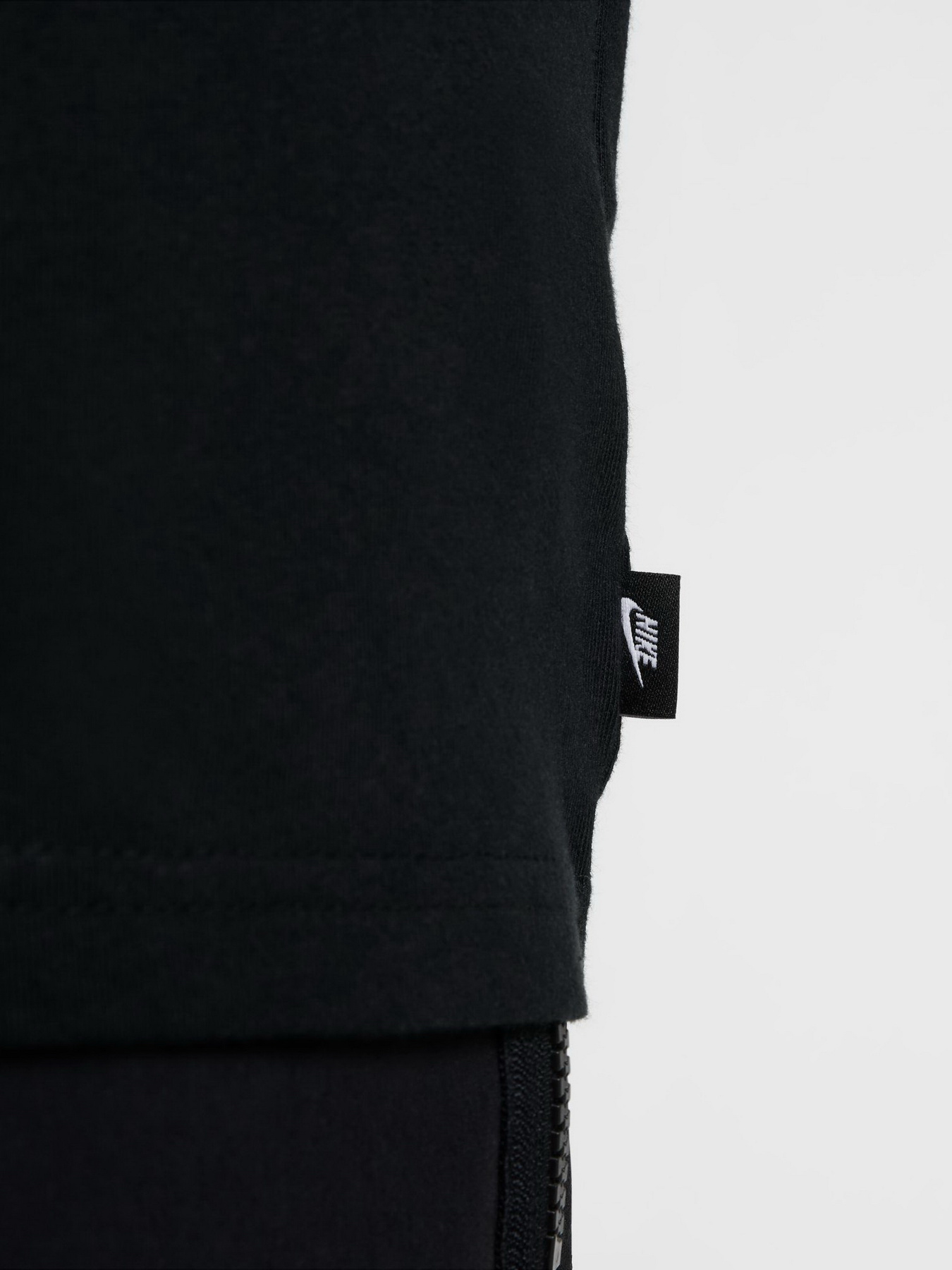 Футболка NIKE Sportswear Max 90 Sneaker Patch модель HJ0574-010 Фото