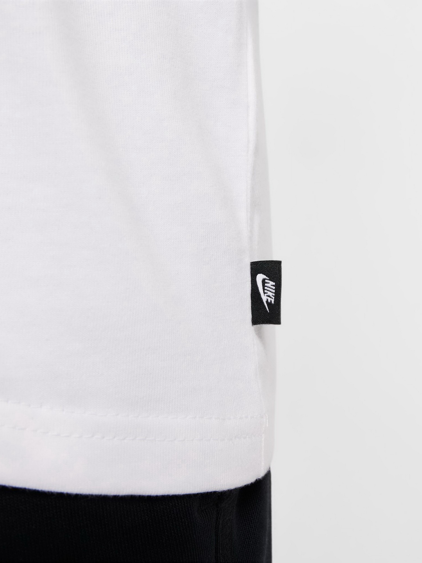 Футболка NIKE Sportswear Max 90 Sneaker Patch модель HJ0574-100 Фото