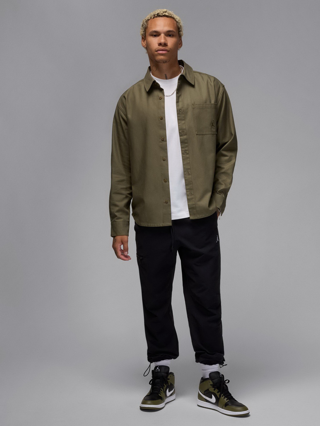 Футболка NIKE Jordan Sneaker Patch модель HJ2326-100 Фото