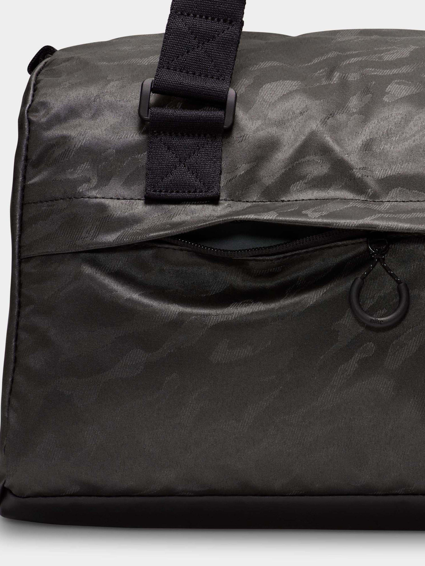 Дорожня сумка NIKE Storm-Fit Adv Duffle 38L модель FZ6367-010 Фото