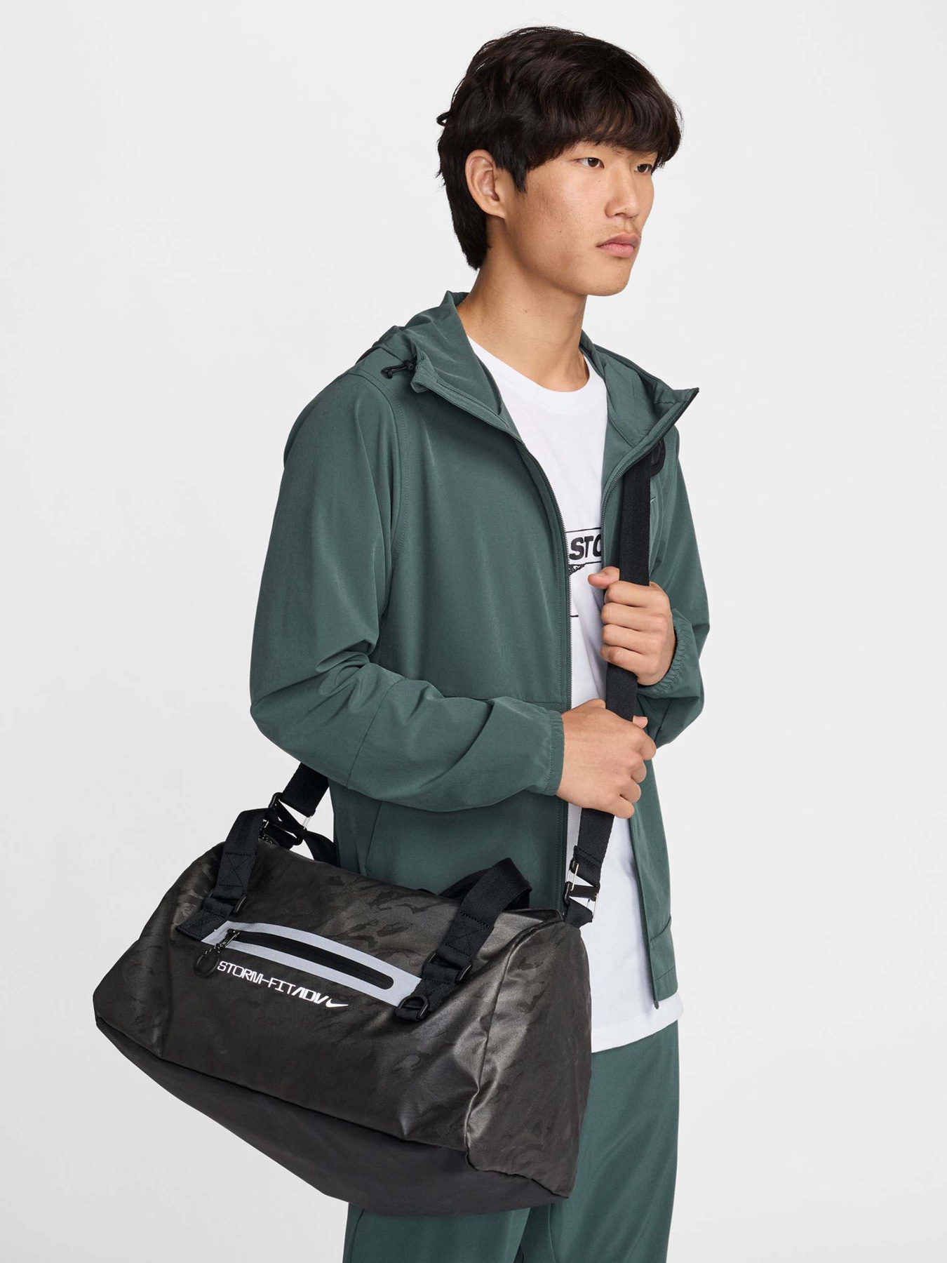 Дорожня сумка NIKE Storm-Fit Adv Duffle 38L модель FZ6367-010 Фото