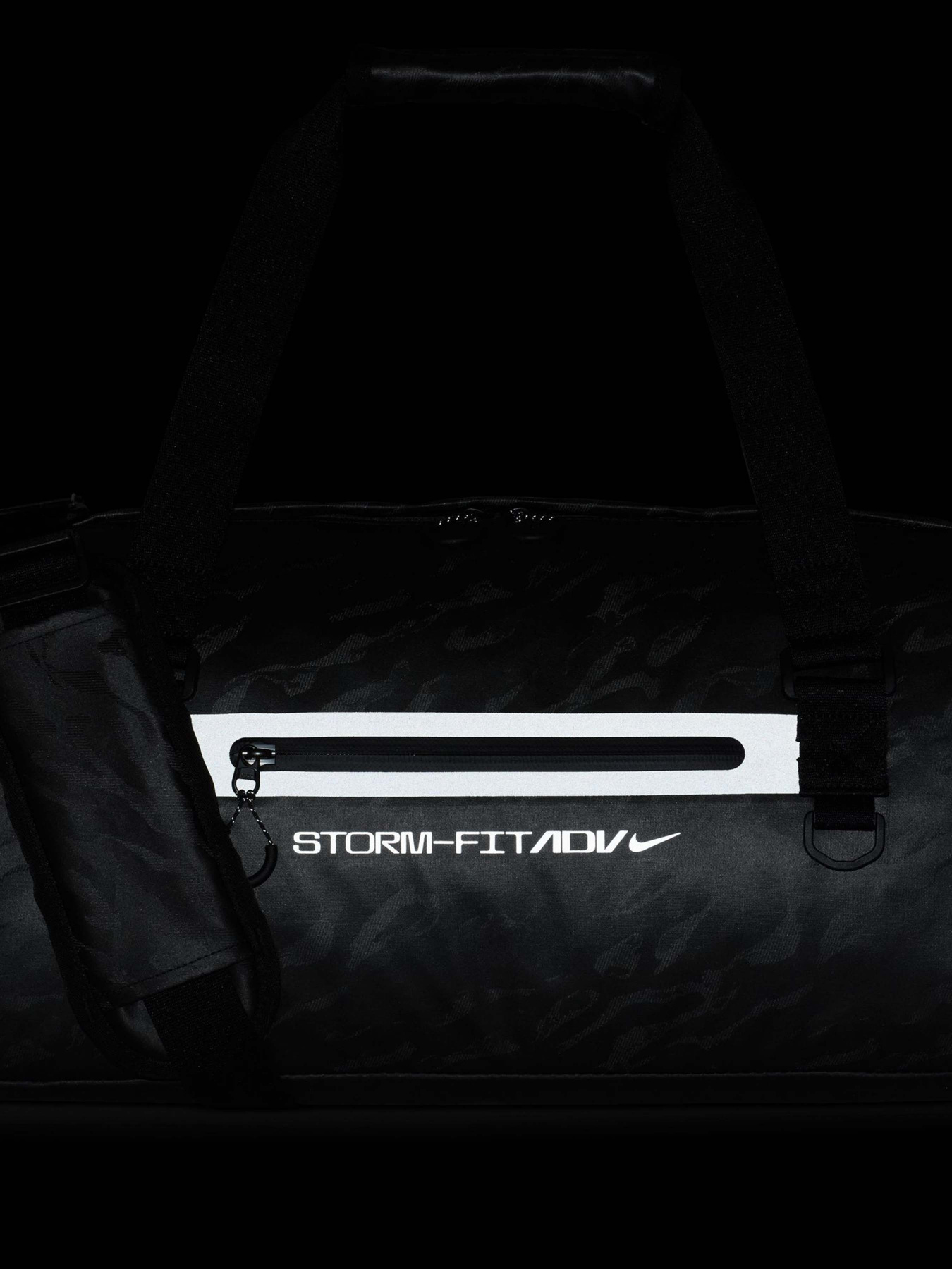 Дорожная сумка NIKE STORM-FIT ADV DUFFLE 38L модель FZ6367-010 Дорожная сумка NIKE STORM-FIT ADV DUFFLE 38L модель FZ6367-010 Фото