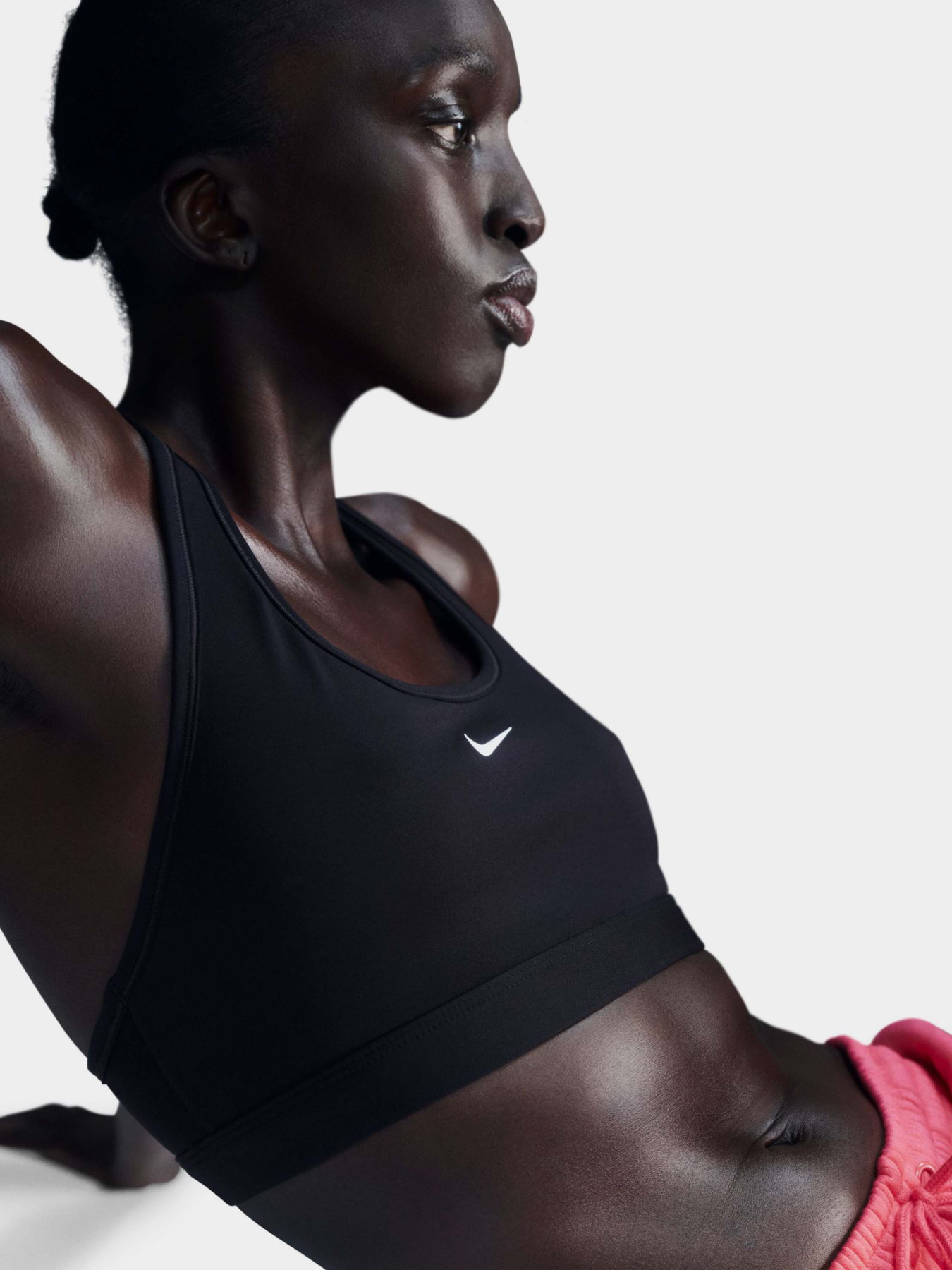 Спортивный топ NIKE SWOOSH LIGHT SUPPORT модель DX6817-010 Спортивный топ NIKE SWOOSH LIGHT SUPPORT модель DX6817-010 Фото