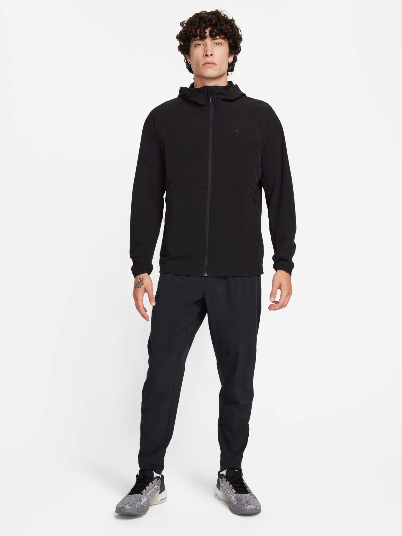 Ветровка NIKE Unlimited Water-Repellent Hooded Versatile модель FB7551-010 Фото