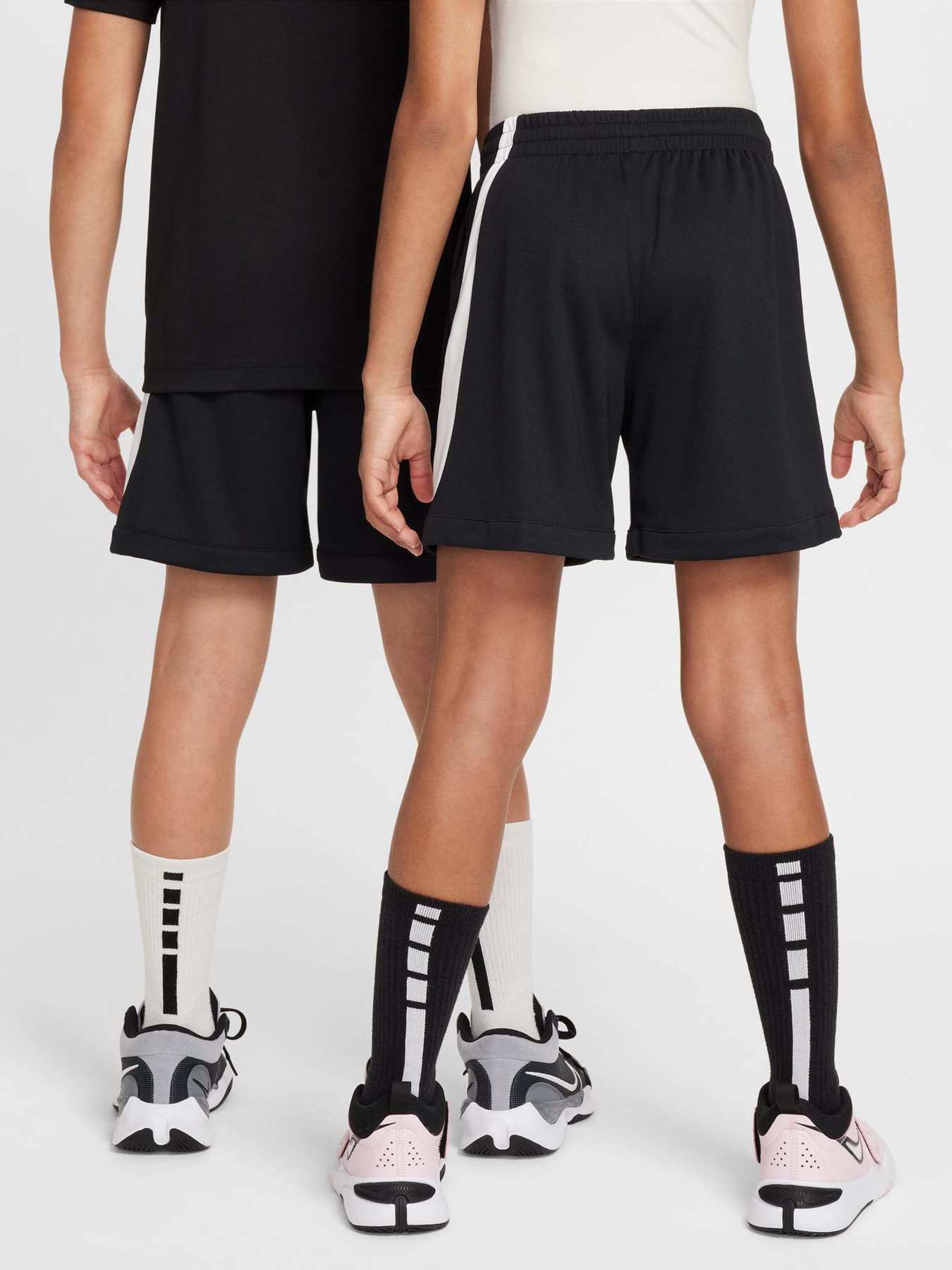 Повседневные шорты NIKE DRI-FIT SWOOSH модель FV0269-010 Фото