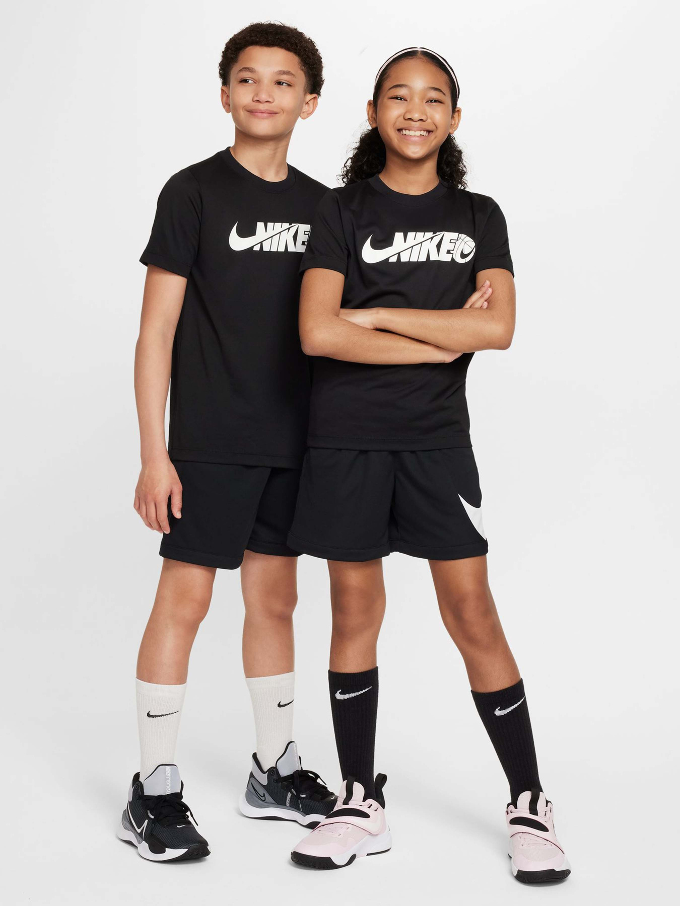 Повседневные шорты NIKE DRI-FIT SWOOSH модель FV0269-010 Фото