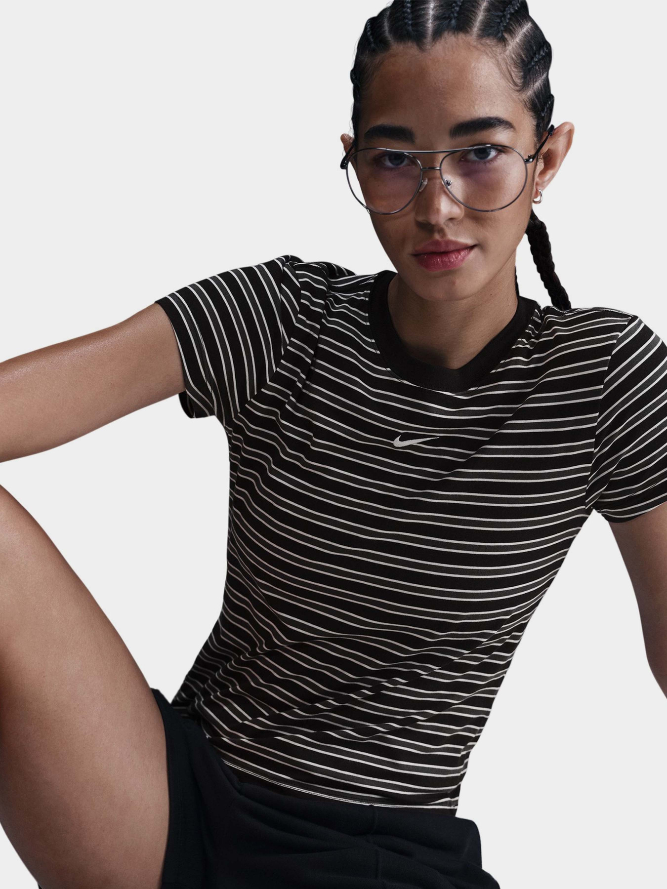 Футболка NIKE Sportswear Chill Knit модель HF9524-010 Фото