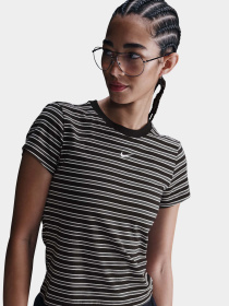 Футболка NIKE Sportswear Chill Knit модель HF9524-010 Фото