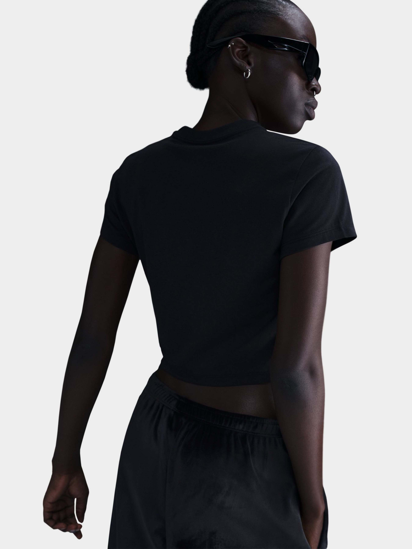 Футболка NIKE Sportswear Chill Knit модель HF9534-010 Фото