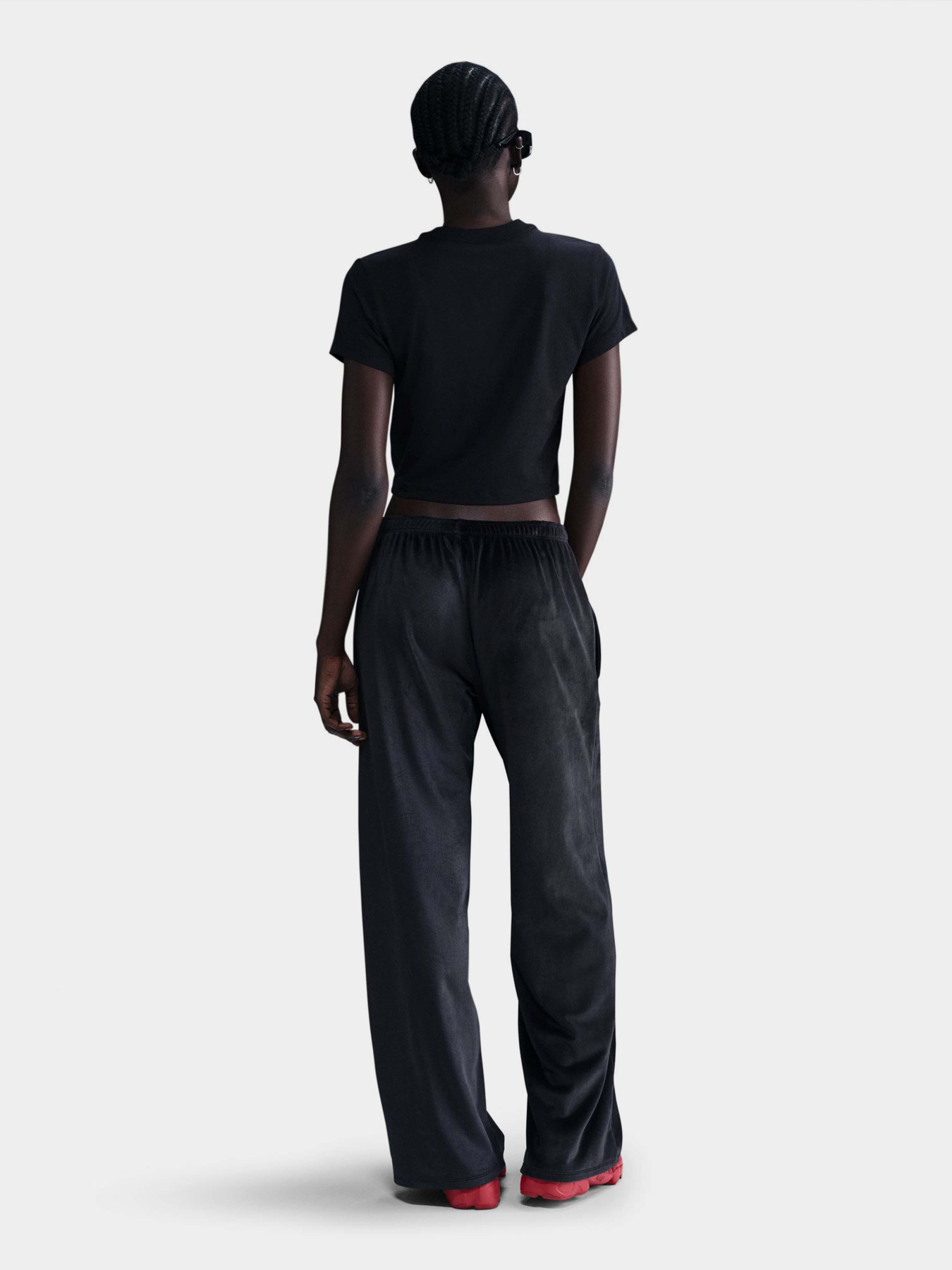 Футболка NIKE SPORTSWEAR CHILL KNIT модель HF9534-010 Футболка NIKE SPORTSWEAR CHILL KNIT модель HF9534-010 Фото