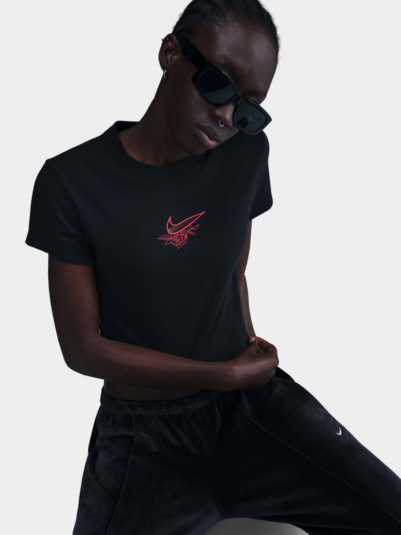 Футболка NIKE SPORTSWEAR CHILL KNIT модель HF9534-010 Футболка NIKE SPORTSWEAR CHILL KNIT модель HF9534-010 Фото