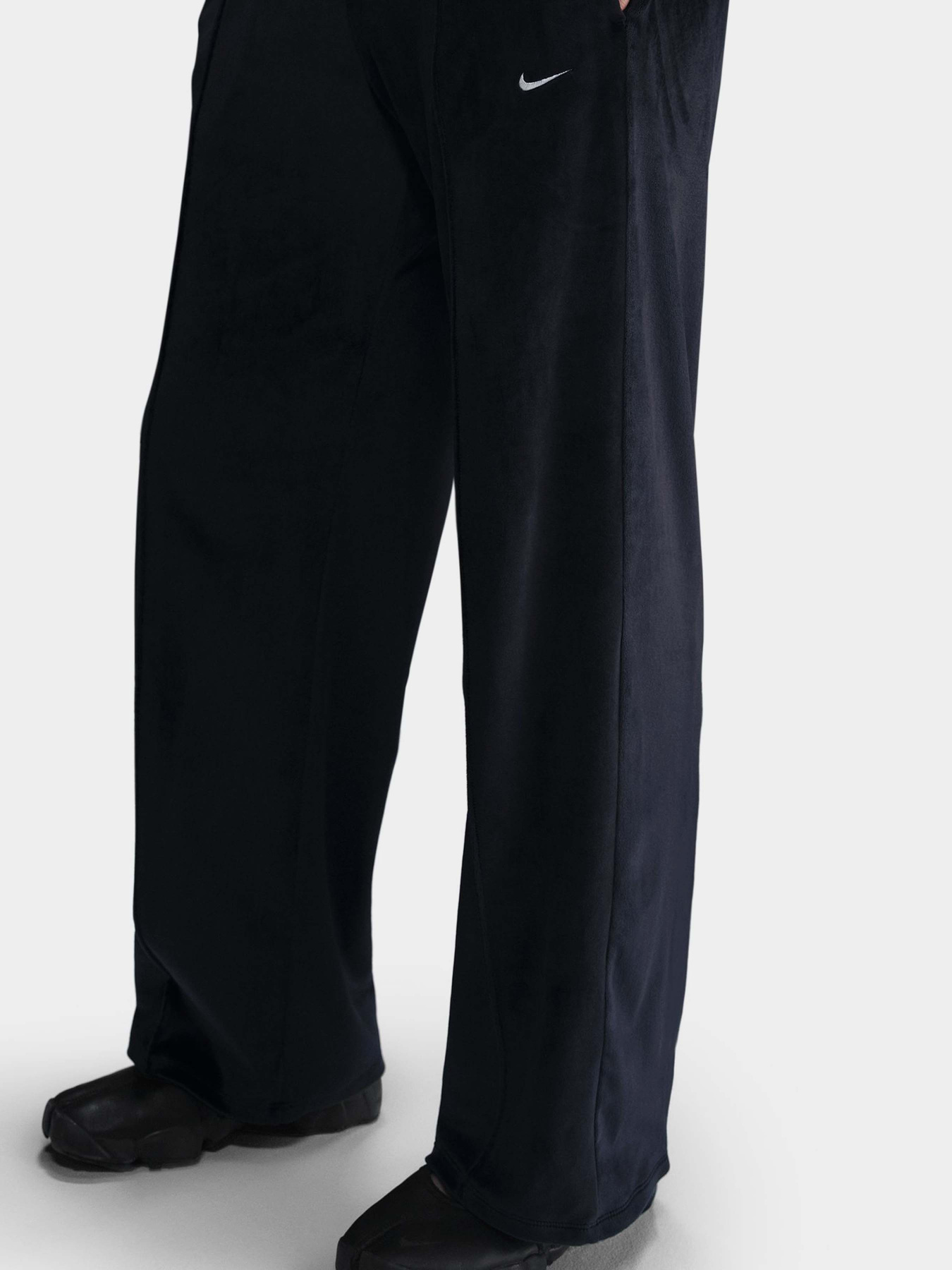 Штани спортивні NIKE Sportswear Chill Knit модель HJ0922-010 Фото