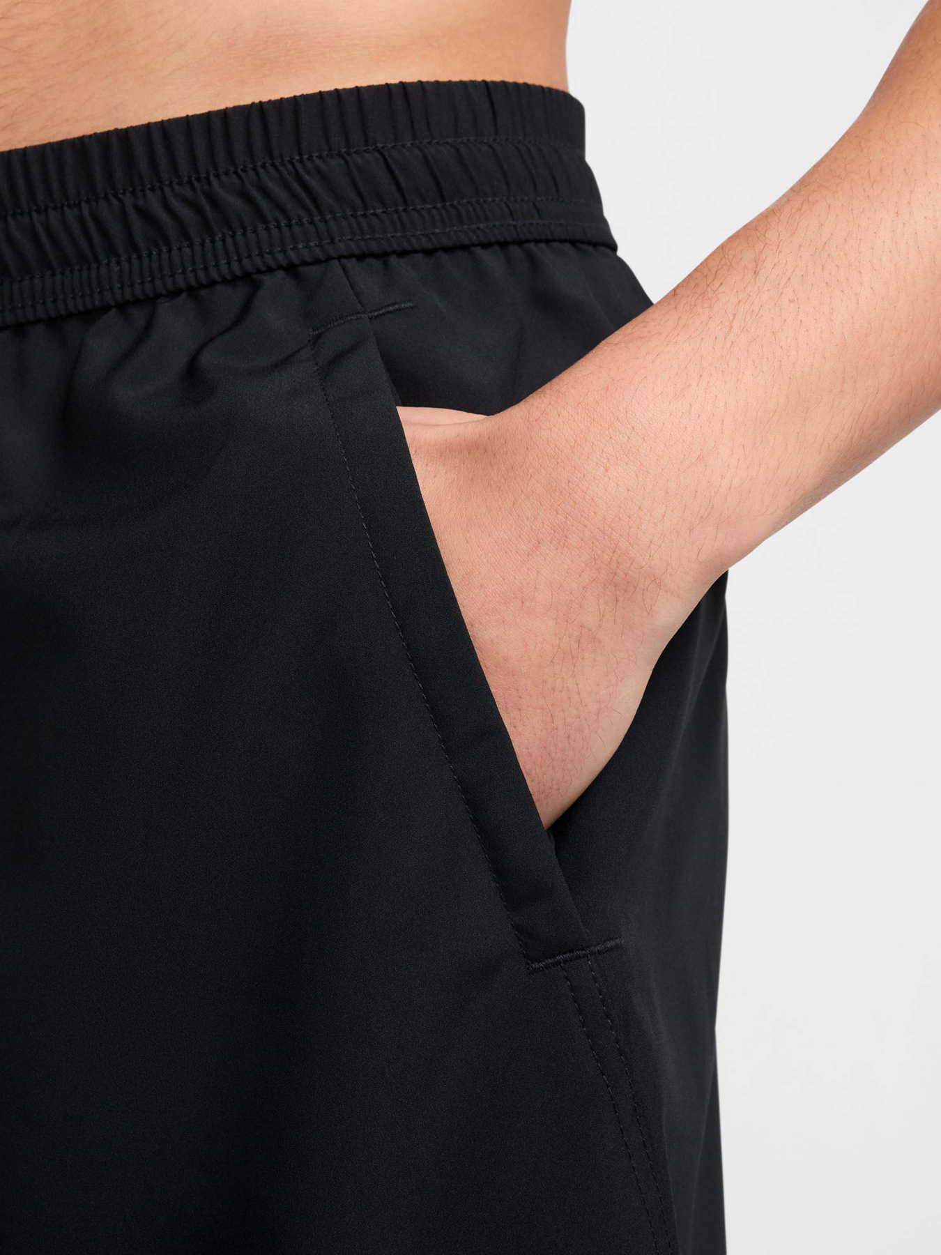 Повсякденні шорти NIKE DRI-FIT FORM 7" UNLINED SWOOSH модель HJ3105-010 Фото