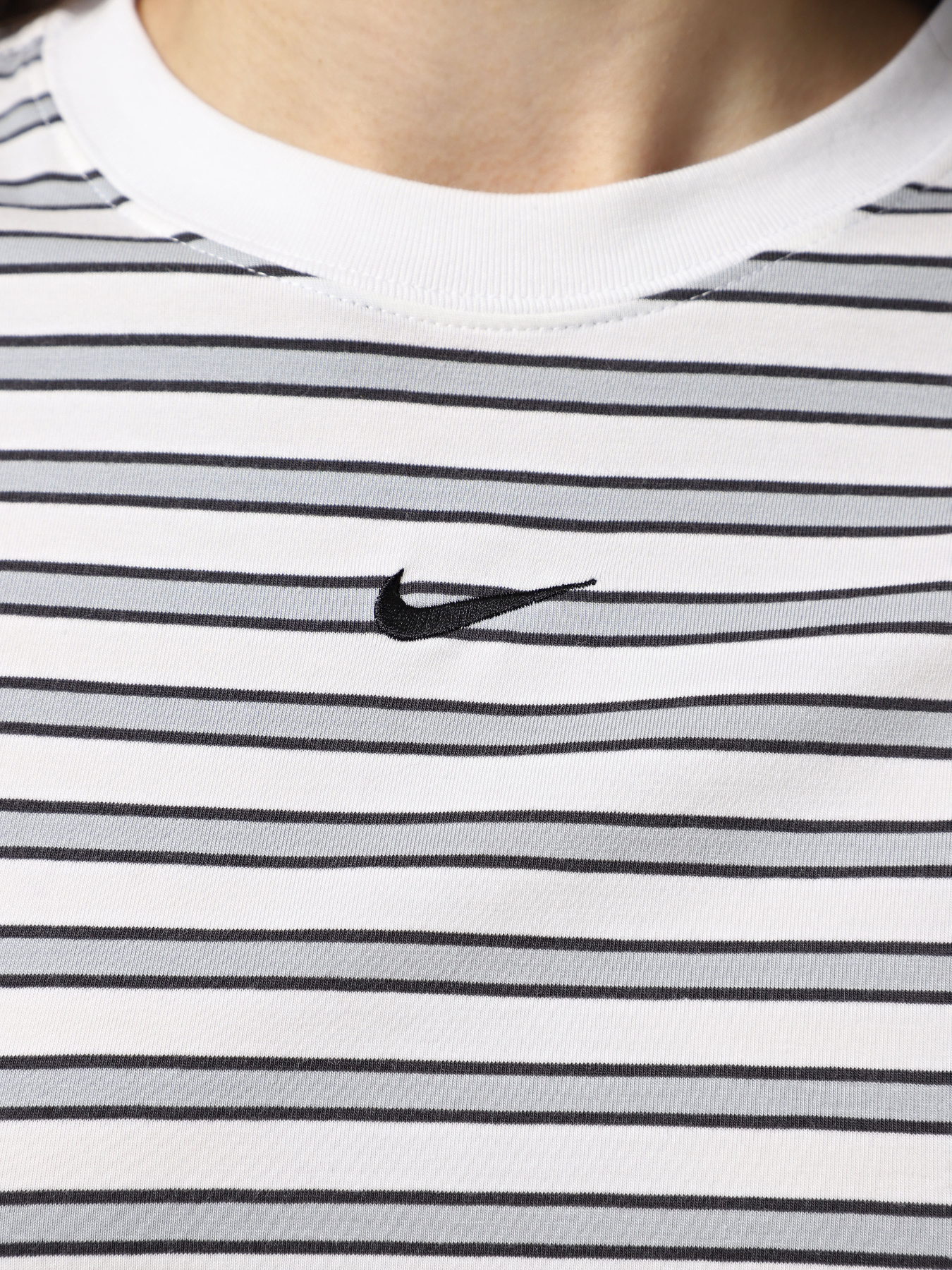 Футболка NIKE SPORTSWEAR CHILL KNIT модель HF9524-100 Футболка NIKE SPORTSWEAR CHILL KNIT модель HF9524-100 Фото