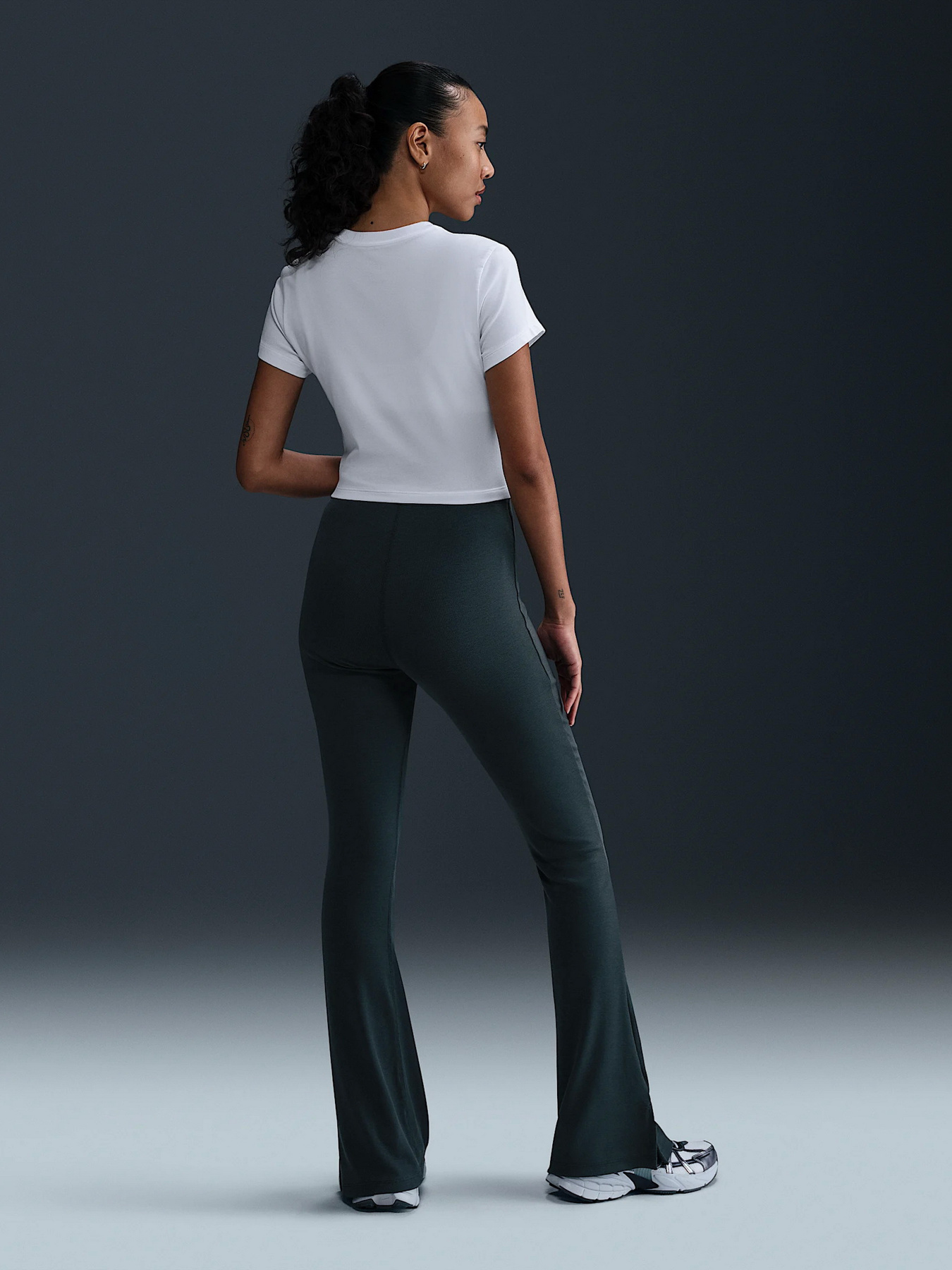 Футболка NIKE Sportswear Chill Knit модель HF9534-100 Фото