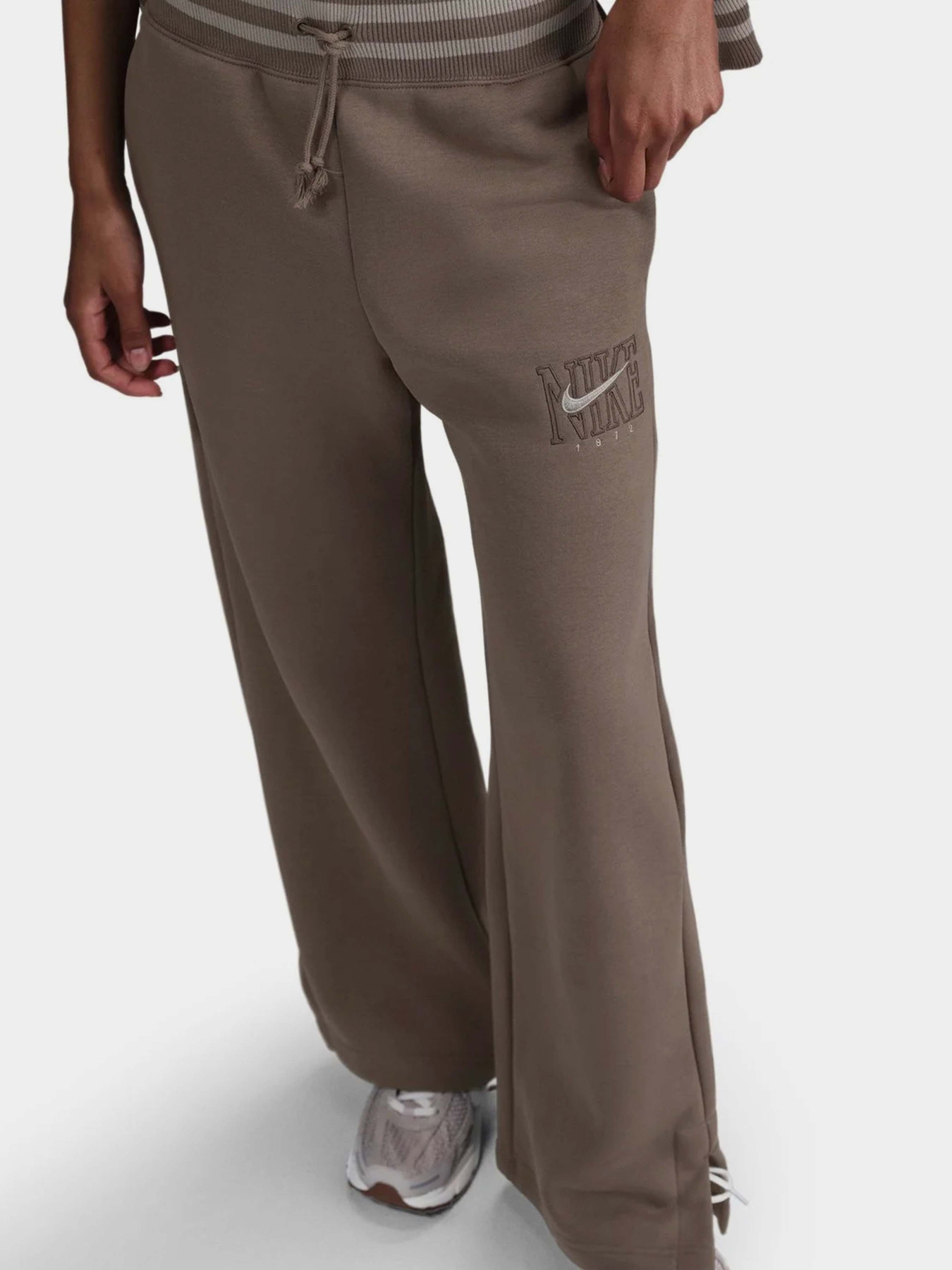 Повседневные штаны NIKE SPORTSWEAR PHOENIX FLEECE модель HJ0909-233 Повседневные штаны NIKE SPORTSWEAR PHOENIX FLEECE модель HJ0909-233 Фото