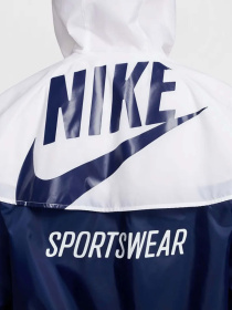 Демисезонная куртка NIKE Sportswear Windrunner модель HJ2040-100 Фото