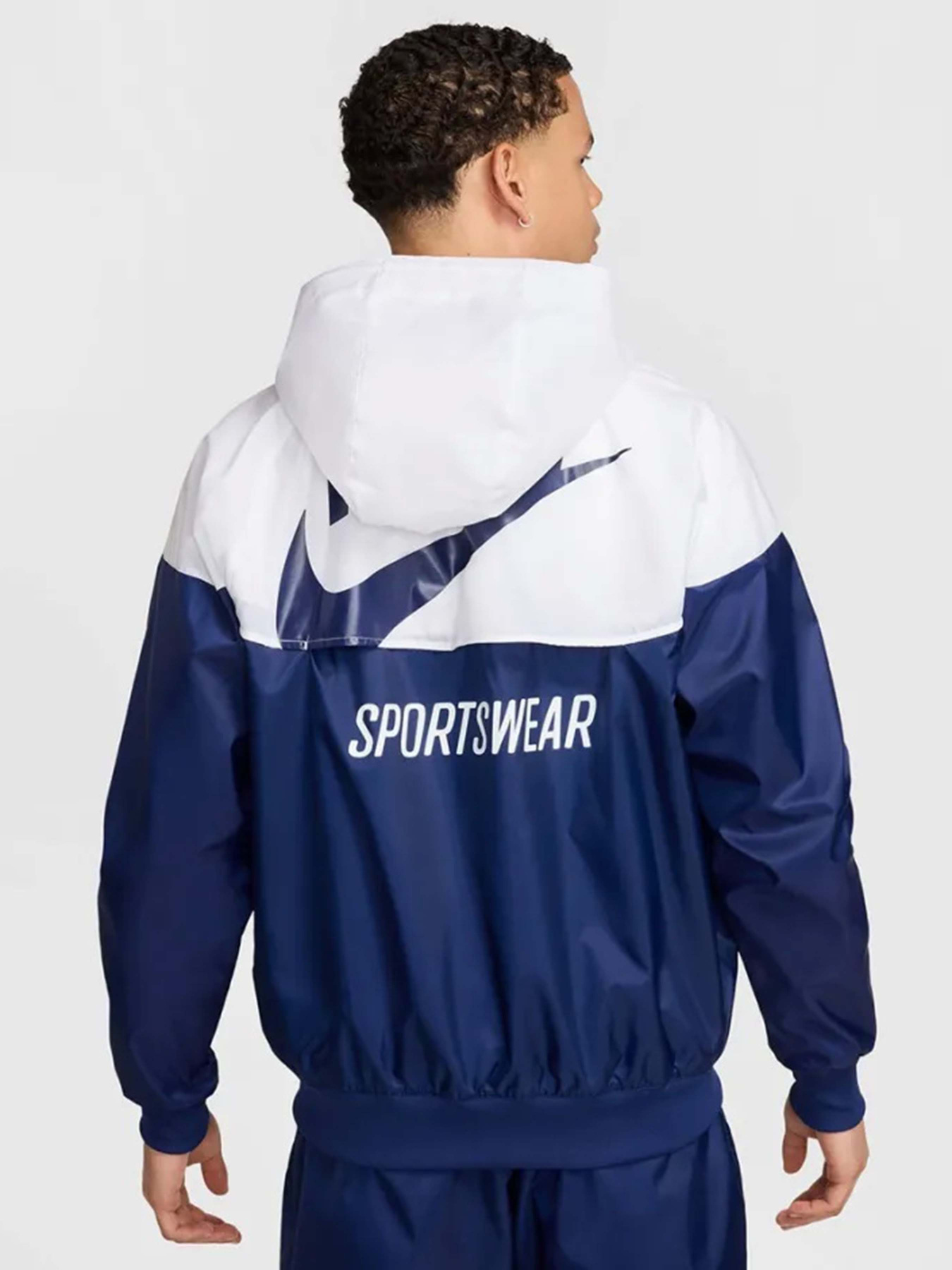 Демісезонна куртка NIKE SPORTSWEAR WINDRUNNER модель HJ2040-100 Демісезонна куртка NIKE SPORTSWEAR WINDRUNNER модель HJ2040-100 Фото