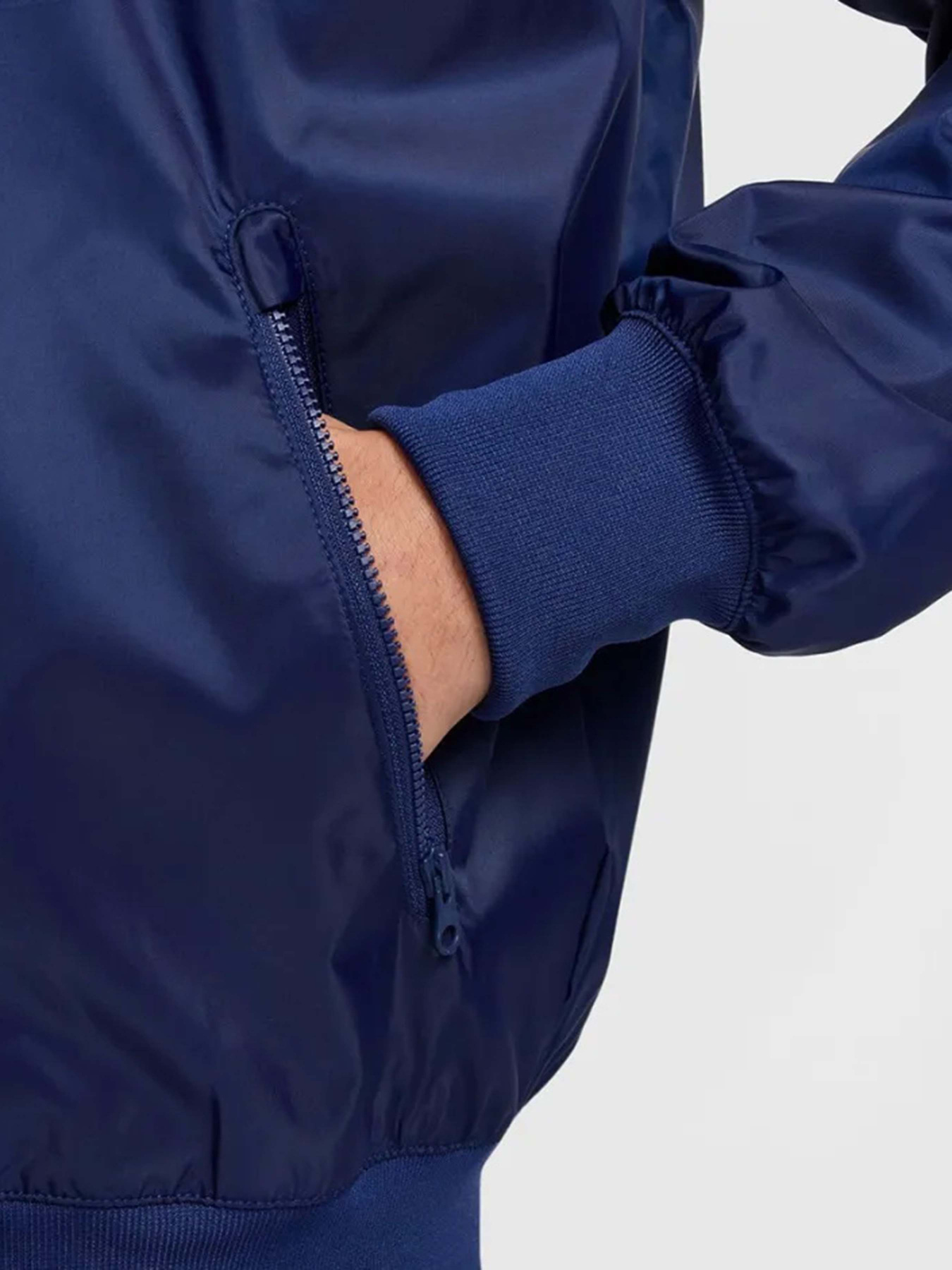 Демісезонна куртка NIKE SPORTSWEAR WINDRUNNER модель HJ2040-100 Демісезонна куртка NIKE SPORTSWEAR WINDRUNNER модель HJ2040-100 Фото