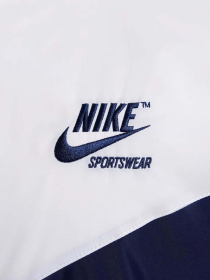 Демісезонна куртка NIKE SPORTSWEAR WINDRUNNER модель HJ2040-100 Демісезонна куртка NIKE SPORTSWEAR WINDRUNNER модель HJ2040-100 Фото