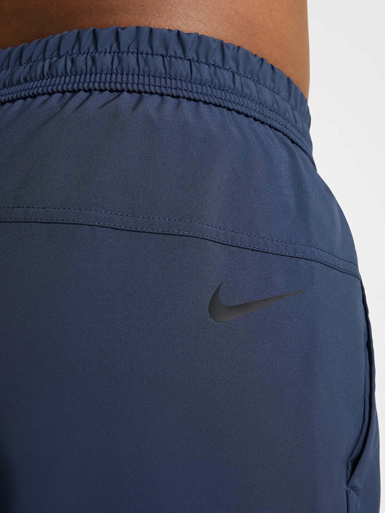 Спортивні шорти NIKE DRI-FIT FORM 7" UNLINED SWOOSH модель HJ3105-437 Фото