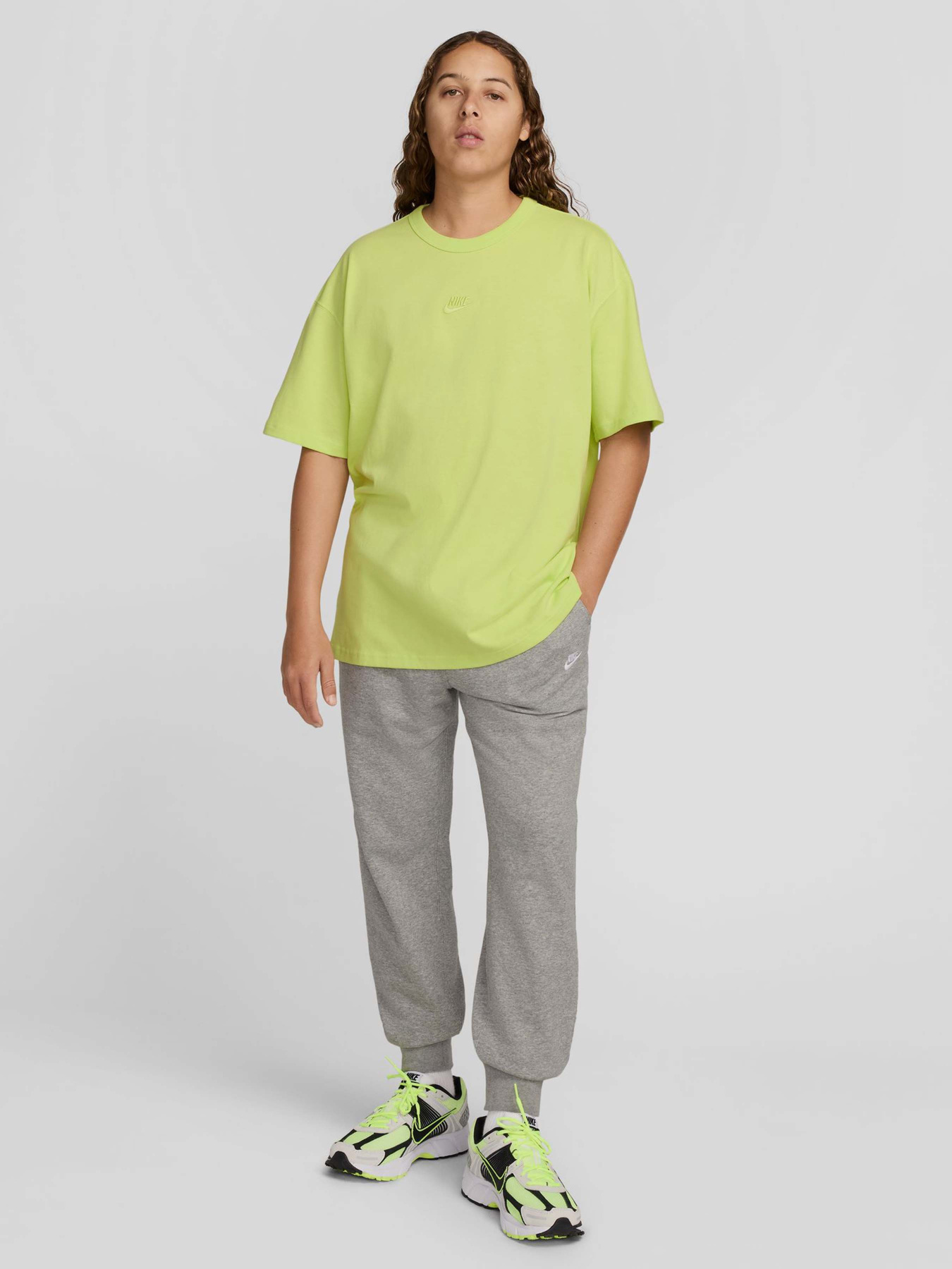 Футболка NIKE SPORTSWEAR PREMIUM ESSENTIALS модель DO7392-736 Фото