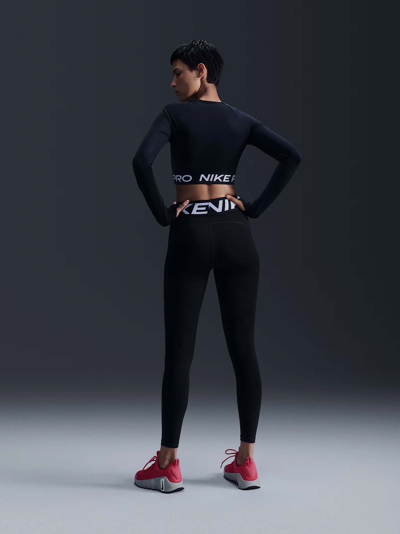 Спортивний топ NIKE PRO 365 DRI-FIT модель FV5484-010 Фото