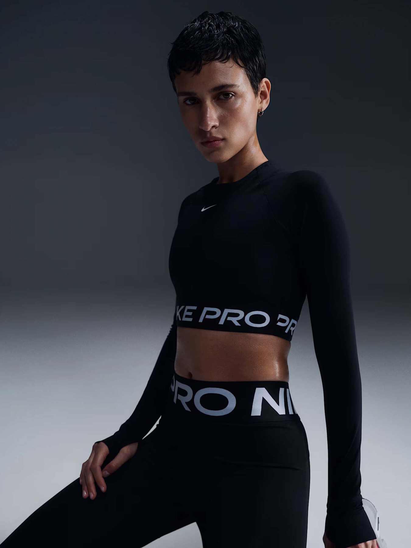 Спортивний топ NIKE PRO 365 DRI-FIT модель FV5484-010 Фото